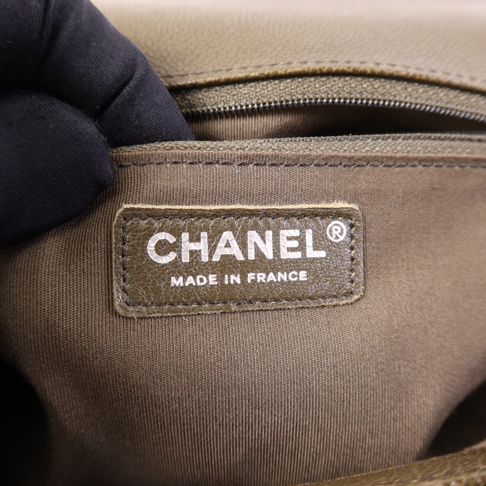 CHANEL 牛皮皮革Boy 28銀扣鏈帶肩背袋