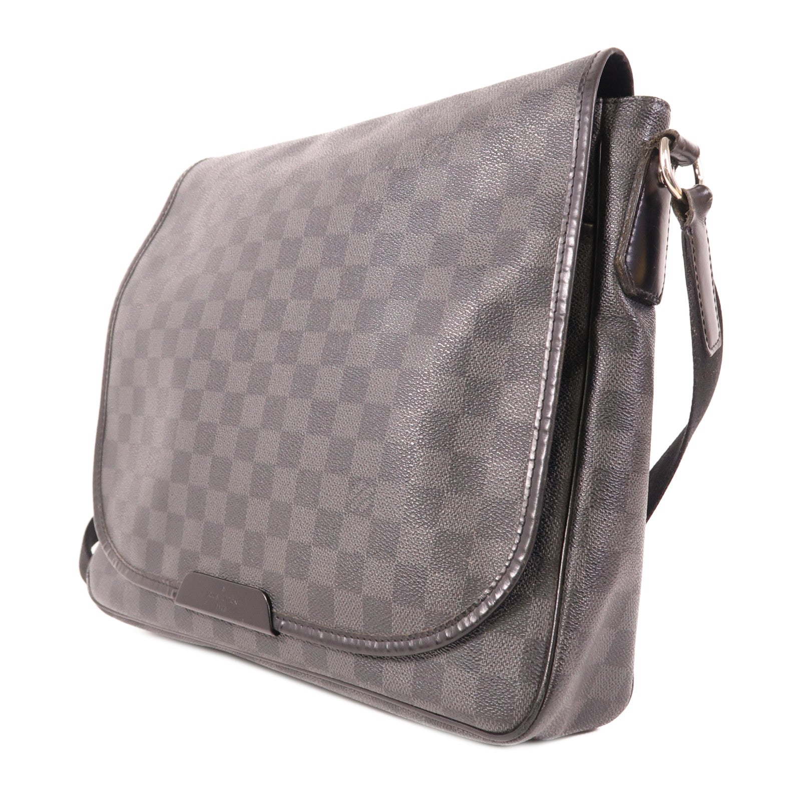 LOUIS VUITTON Damier Graphite Daniel MM銀扣肩背袋