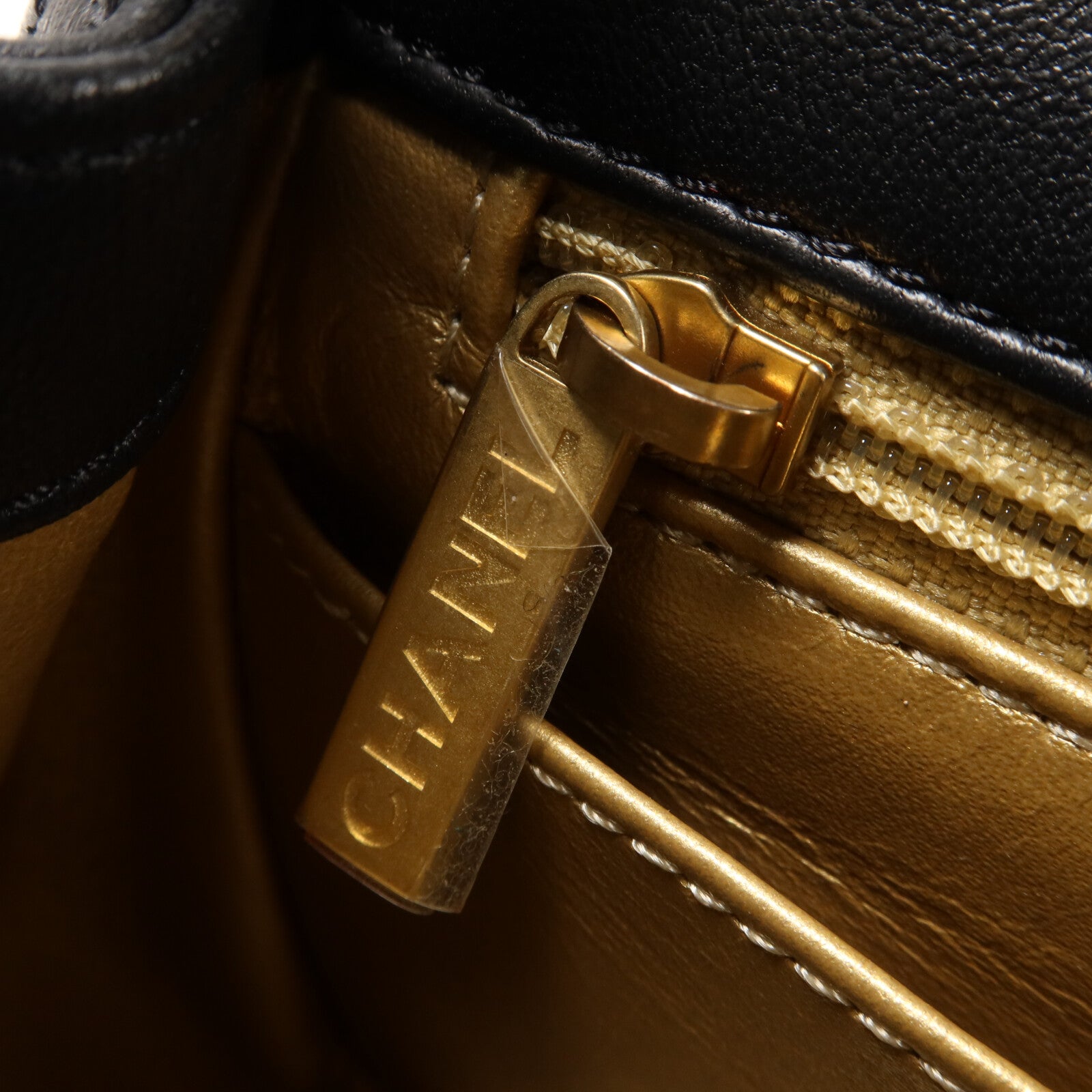 CHANEL 羊皮皮革Mini Classic 17 Gold Ball鏈帶肩背袋