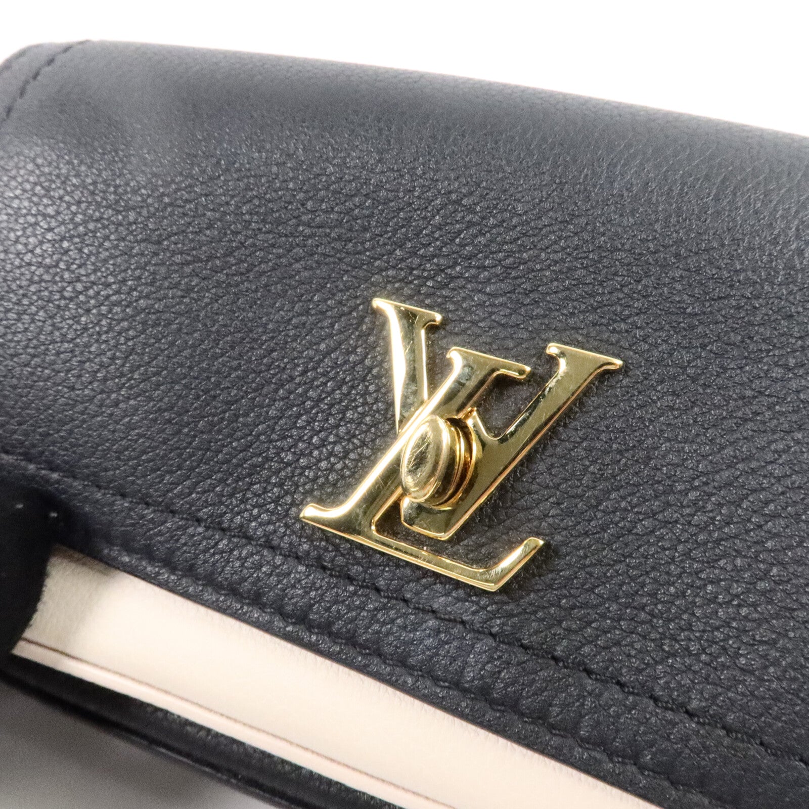 LOUIS VUITTON Grained Calf Lockme Tender Pochette鏈帶肩背袋