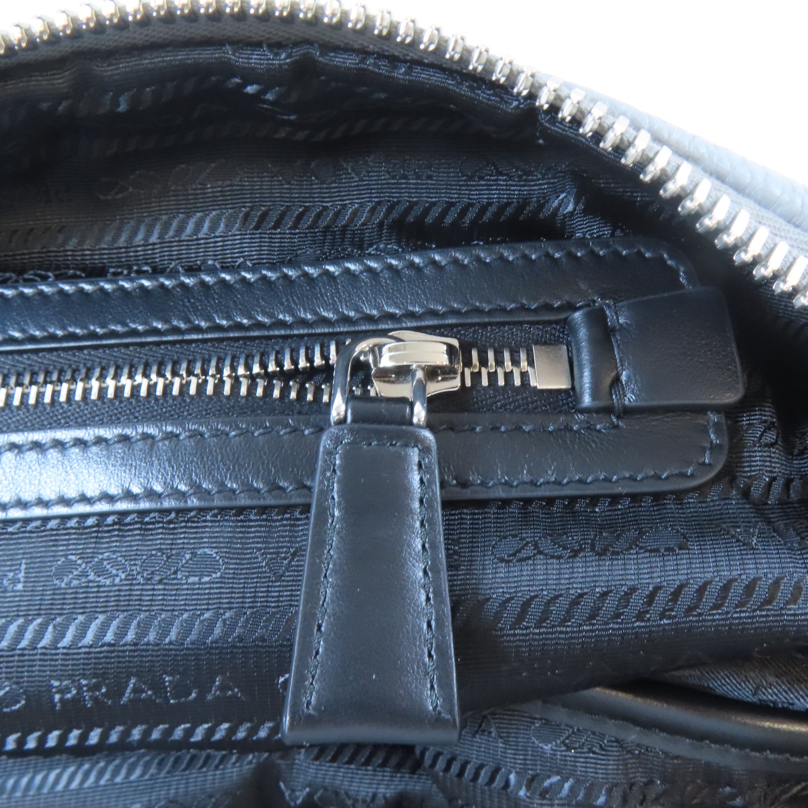 PRADA 牛皮皮革Shoulder Bag銀扣肩背袋灰色