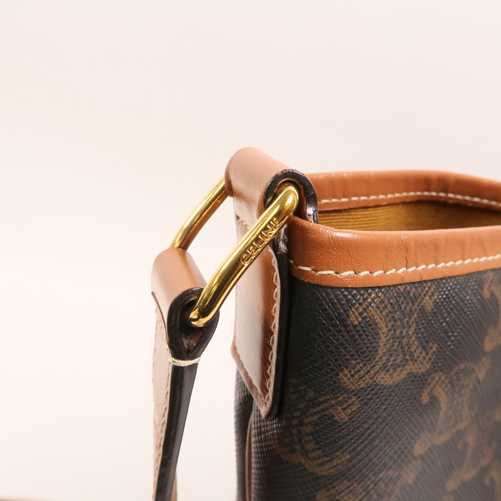 CELINE 塗層帆布Triomphe Small Bucket Bag金扣肩背袋