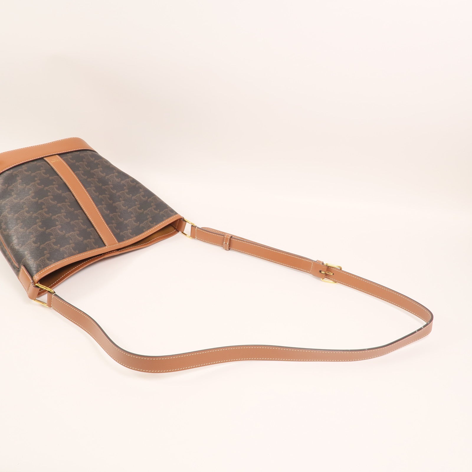 CELINE 塗層帆布Triomphe Small Bucket Bag金扣肩背袋