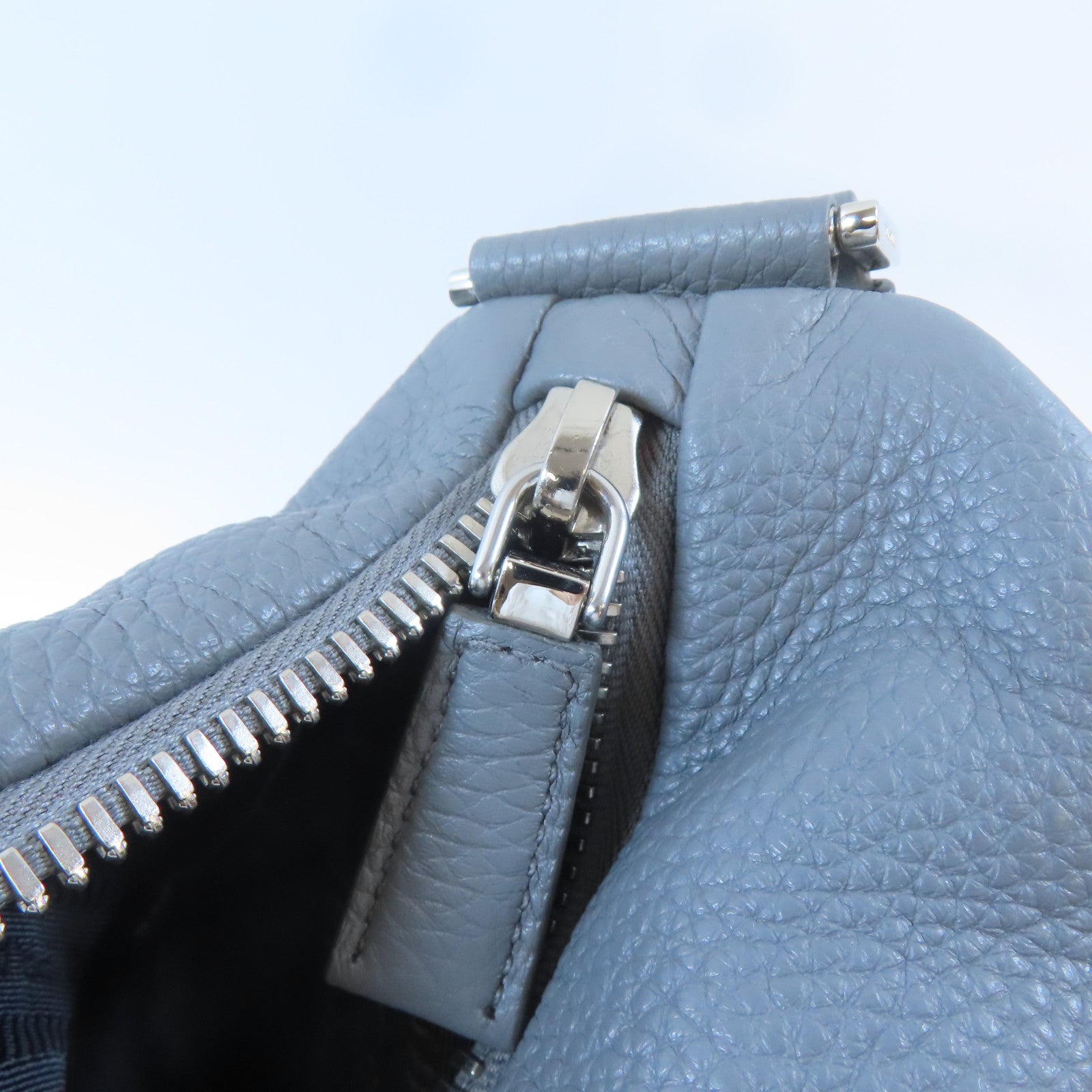 PRADA 牛皮皮革Shoulder Bag銀扣肩背袋灰色