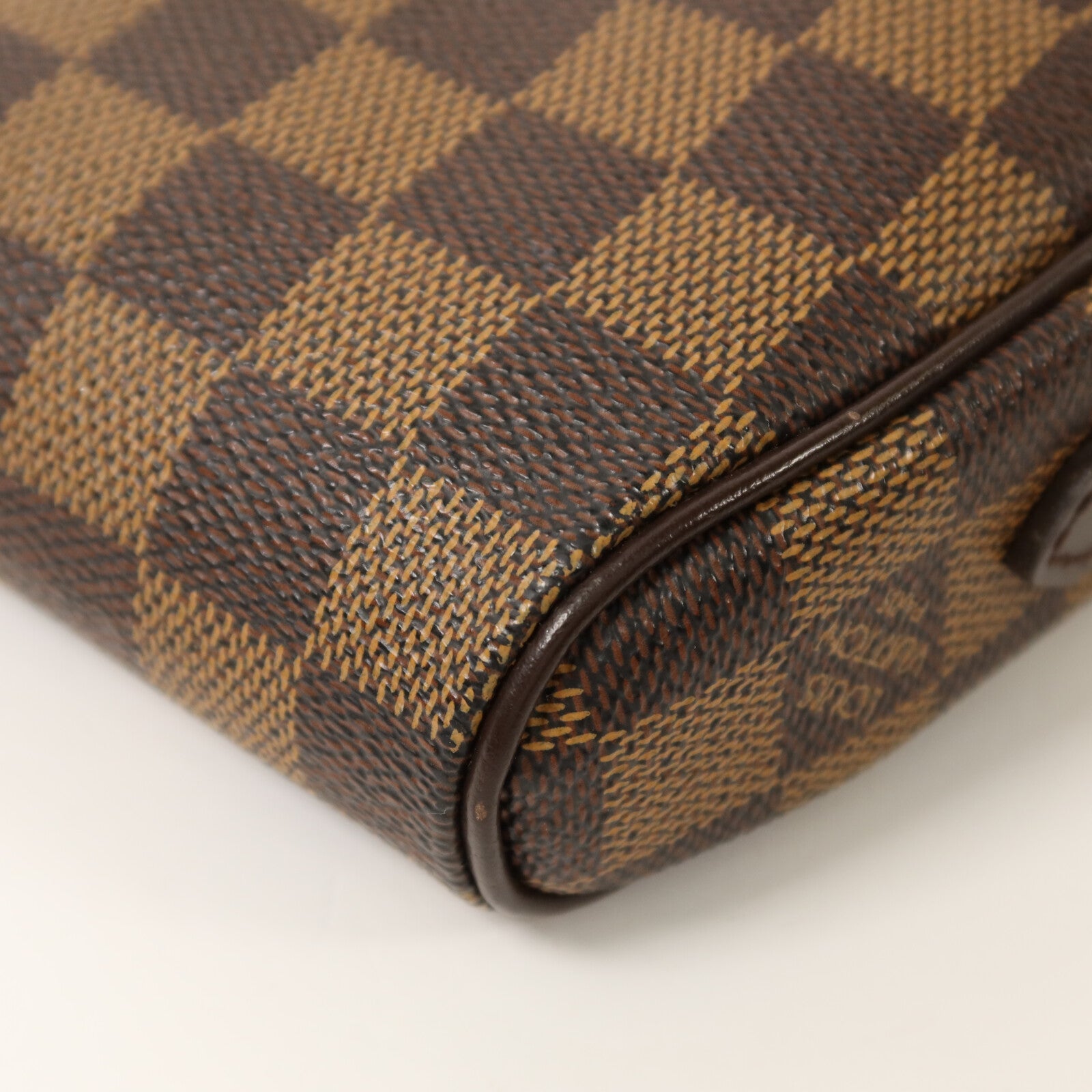 LOUIS VUITTON Damier Pochette Ipanema金扣肩背袋