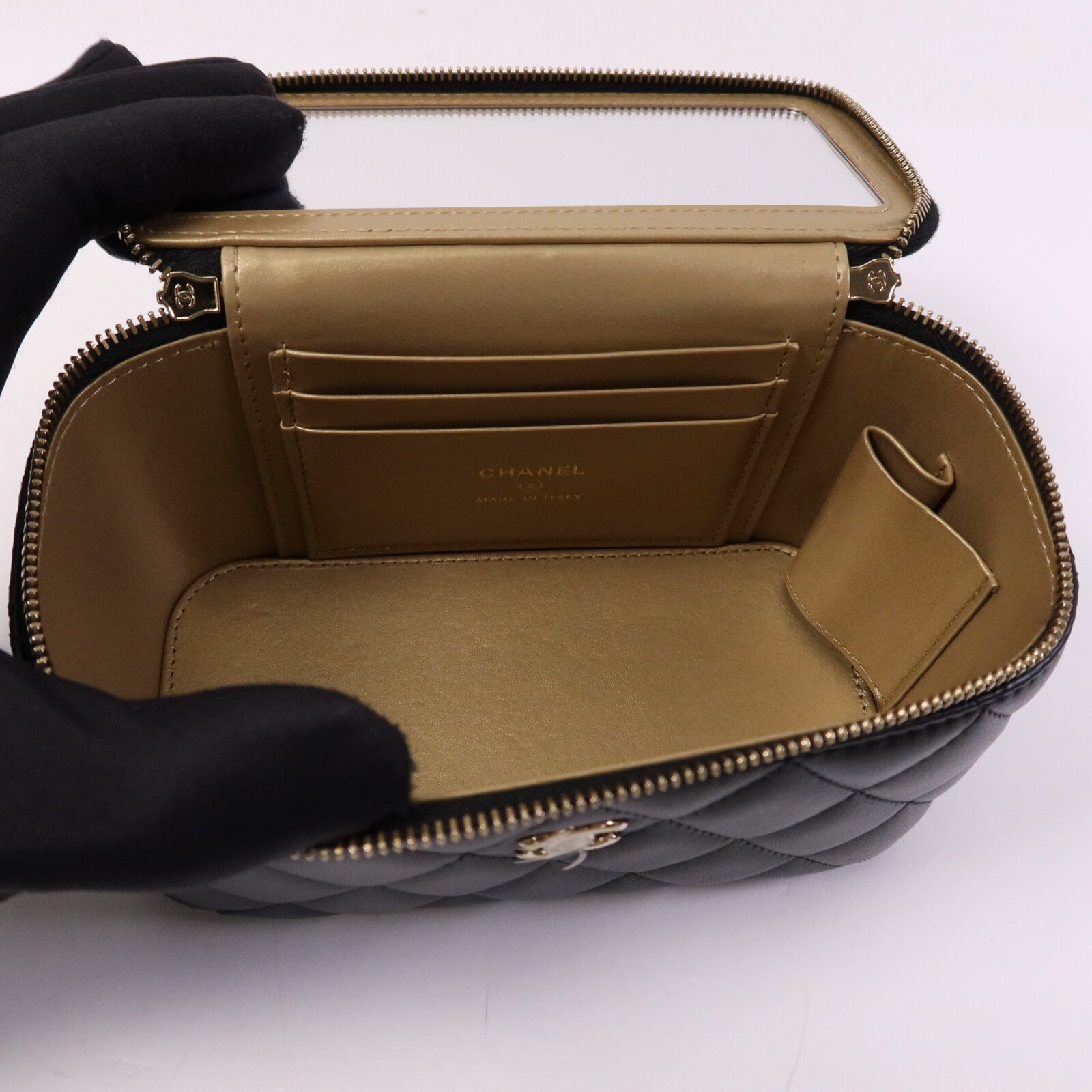 CHANEL 羊皮皮革Vanity Case金扣鏈帶肩背袋