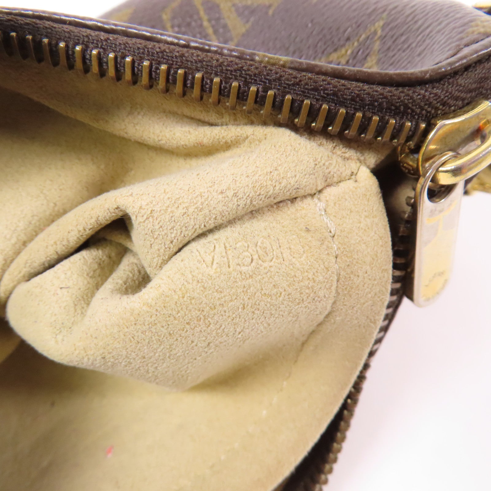 LOUIS VUITTON Monogram Pochette Milla金扣手挽袋