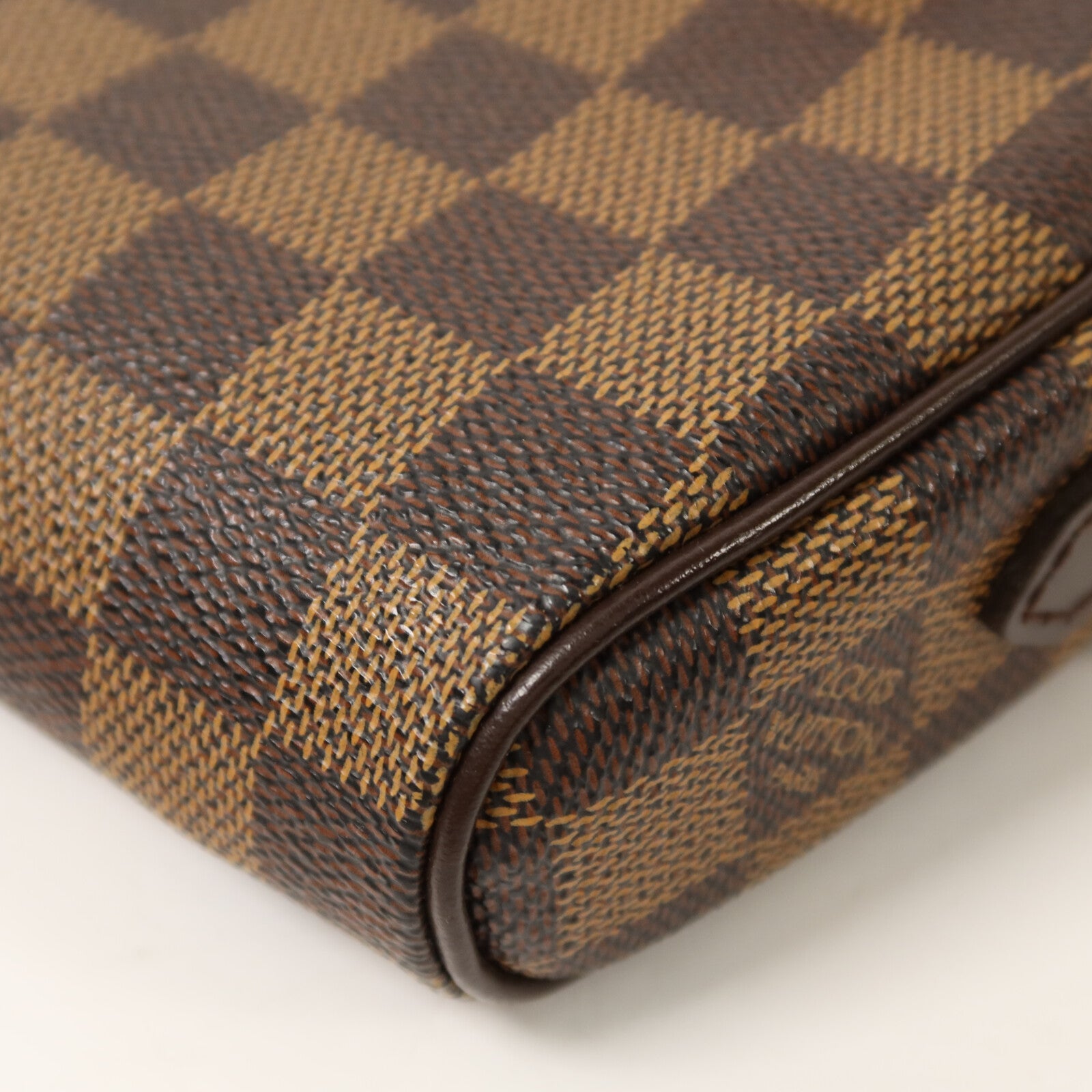 LOUIS VUITTON Damier Pochette Ipanema金扣肩背袋