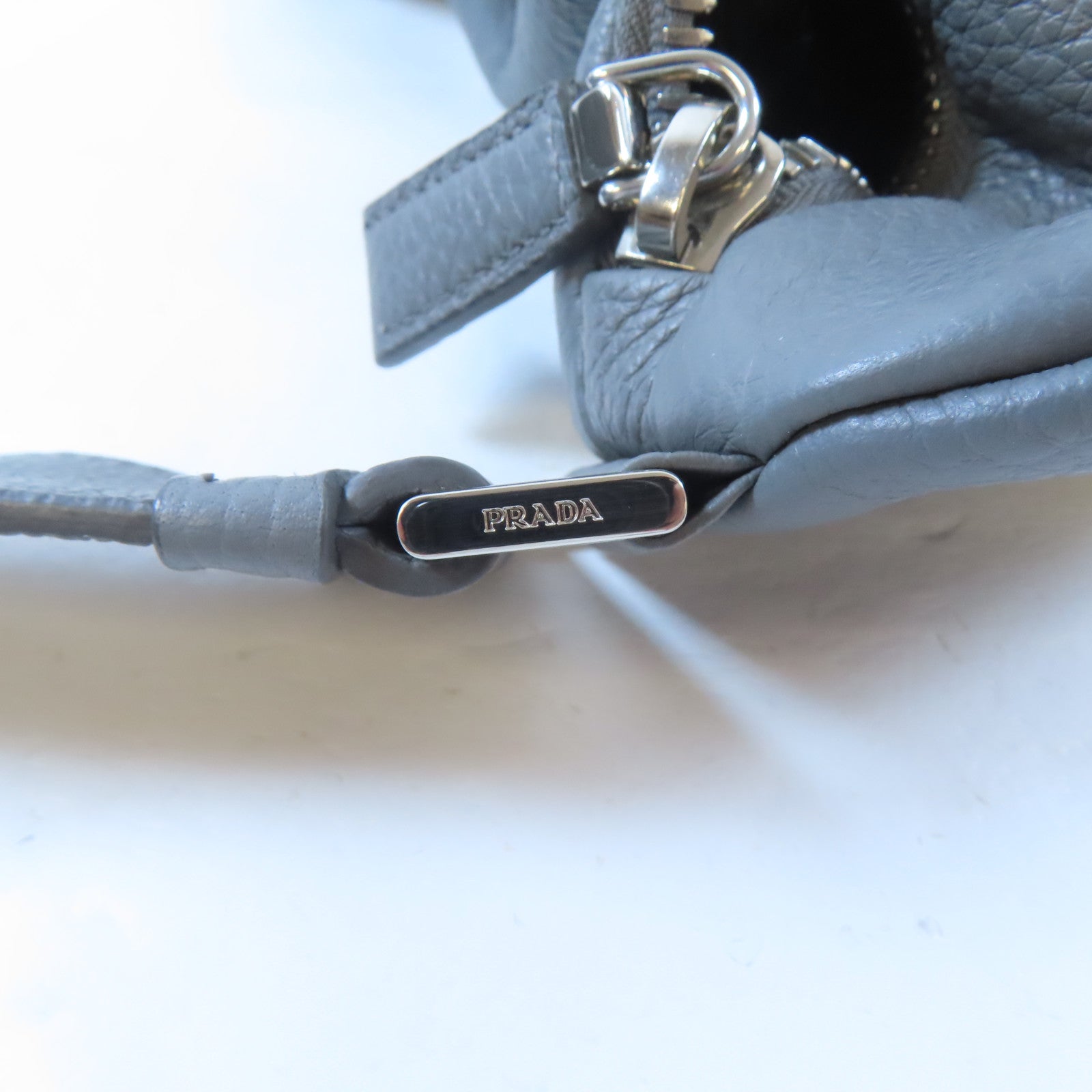 PRADA 牛皮皮革Shoulder Bag銀扣肩背袋灰色