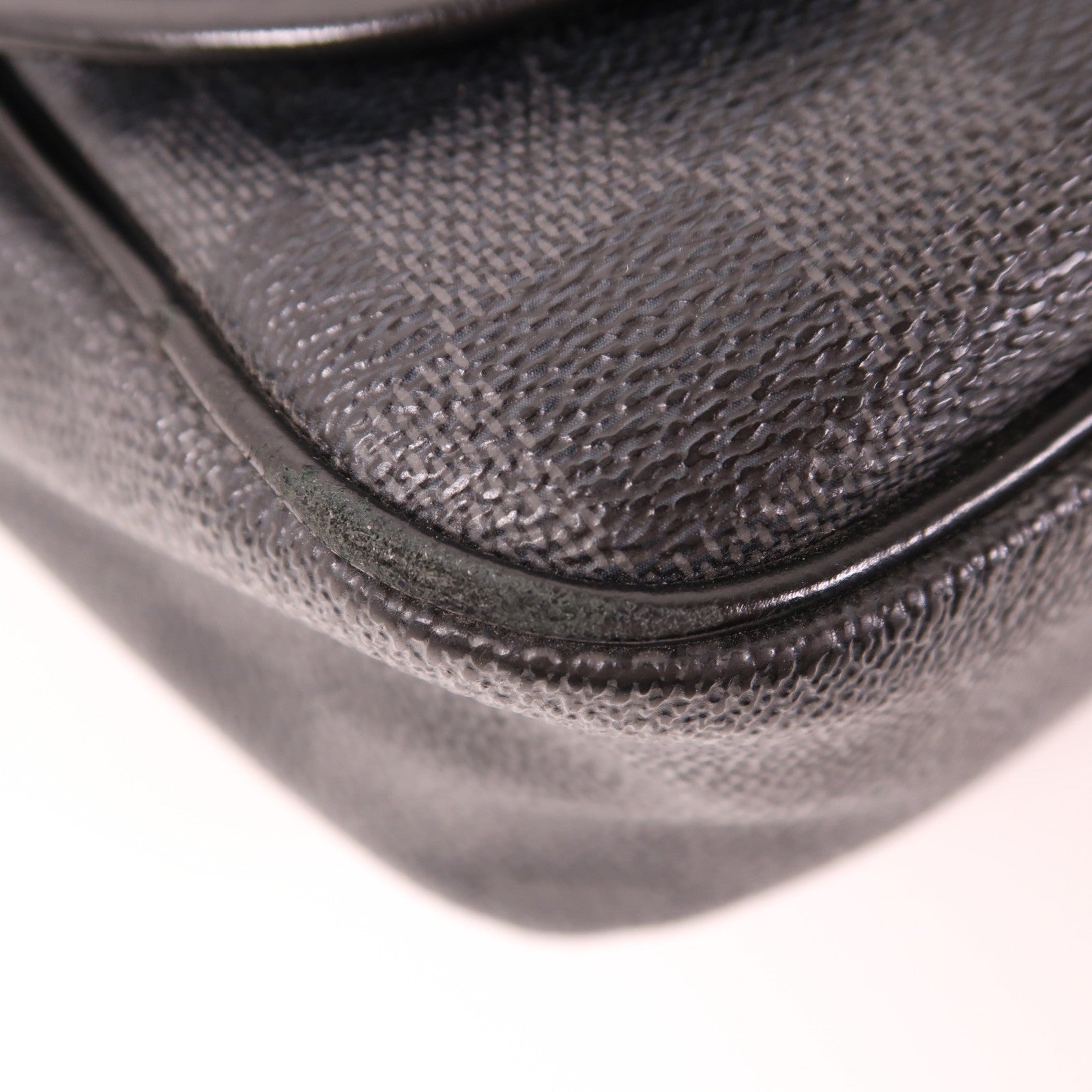 LOUIS VUITTON Damier Graphite Daniel MM銀扣肩背袋