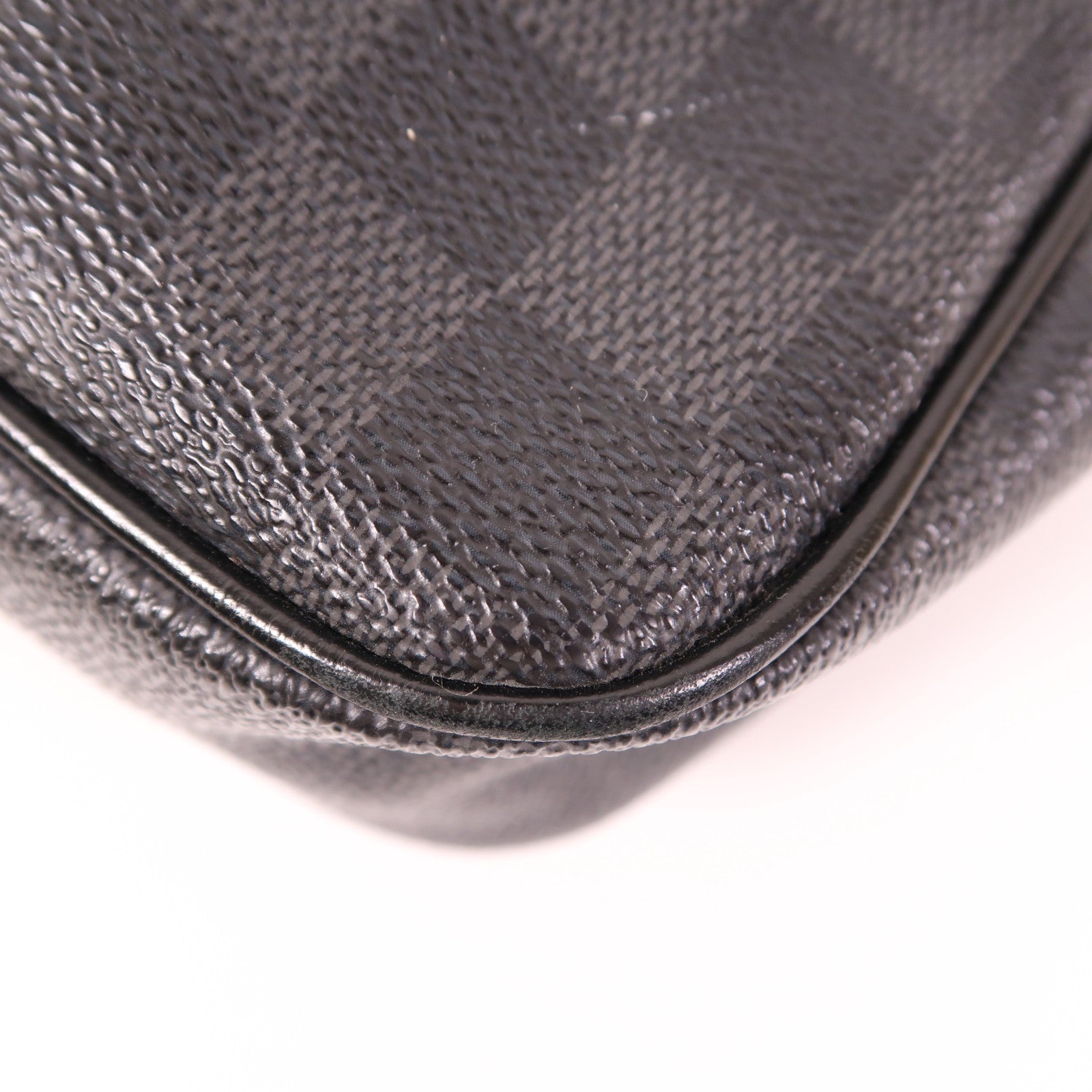 LOUIS VUITTON Damier Graphite Daniel MM銀扣肩背袋