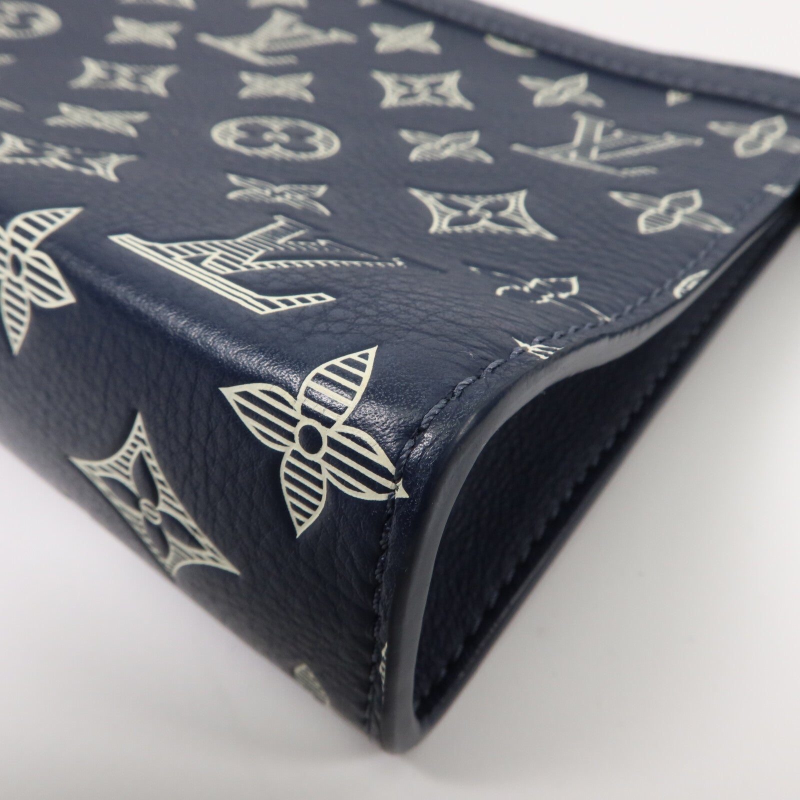 LOUIS VUITTON Monogram Shadow Gaston Wearable Wallet肩背袋