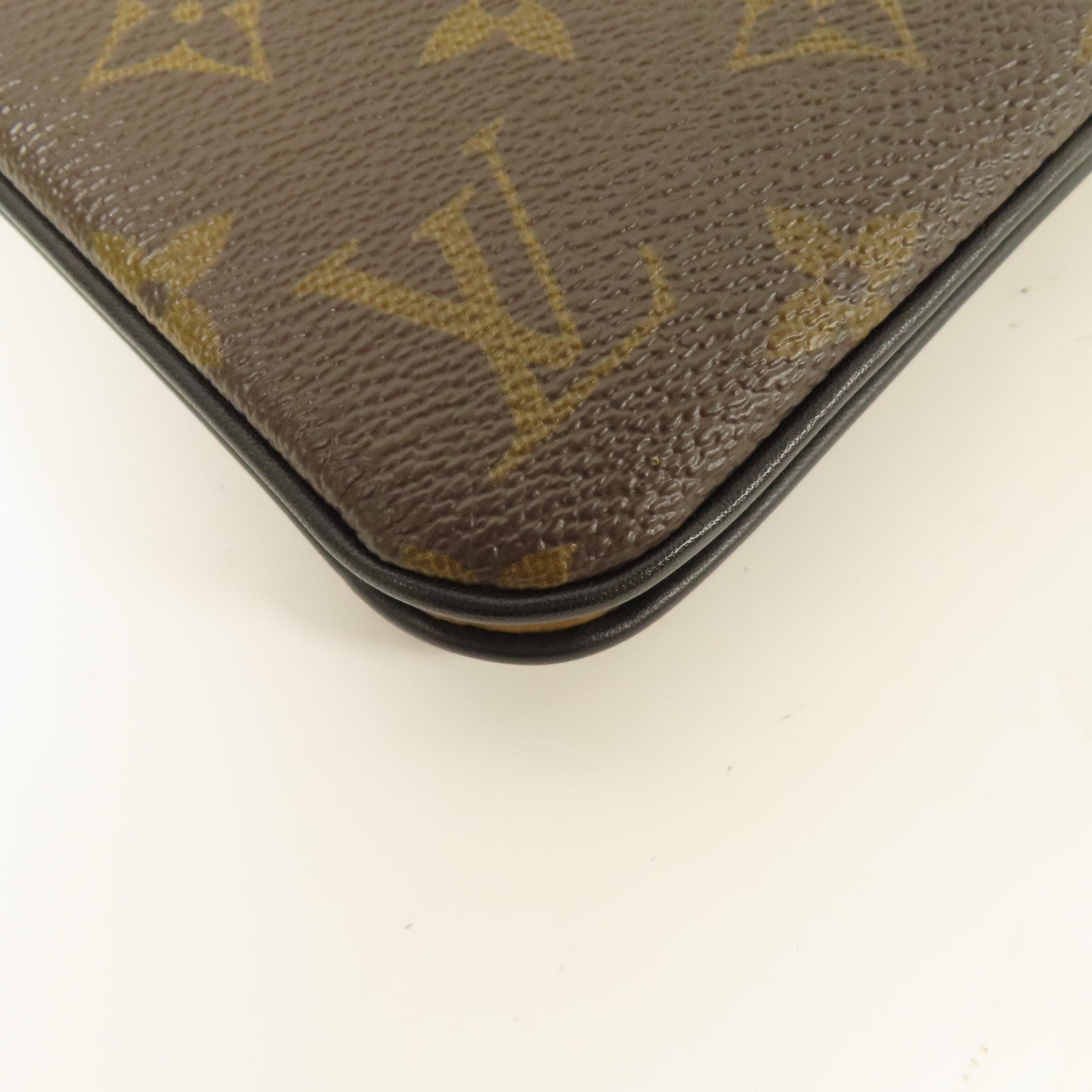 LOUIS VUITTON Monogram Giant Reverse Double Zip Pochette金扣肩背袋