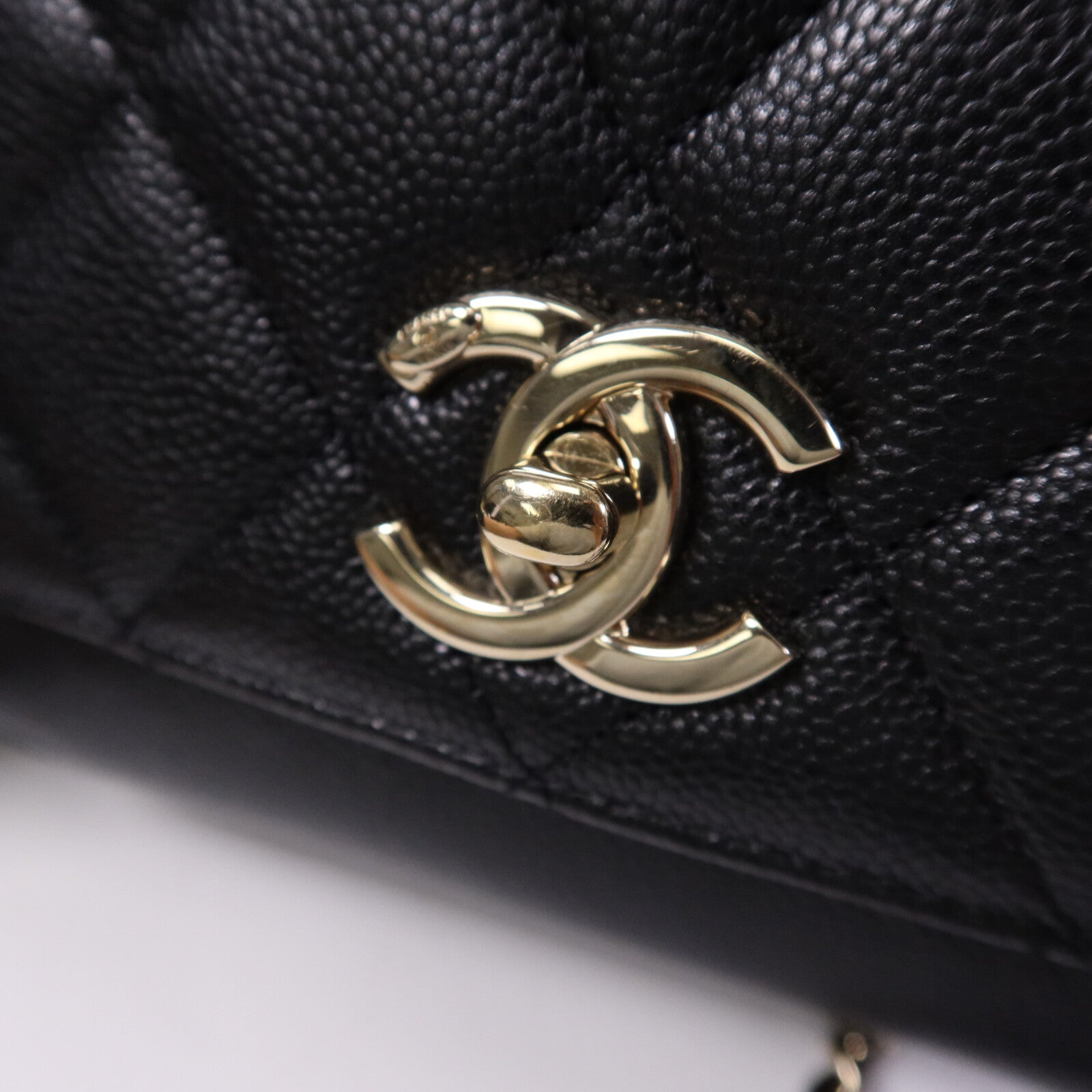 CHANEL 牛皮皮革Business Affinity Small金扣鏈帶手挽肩背兩用袋