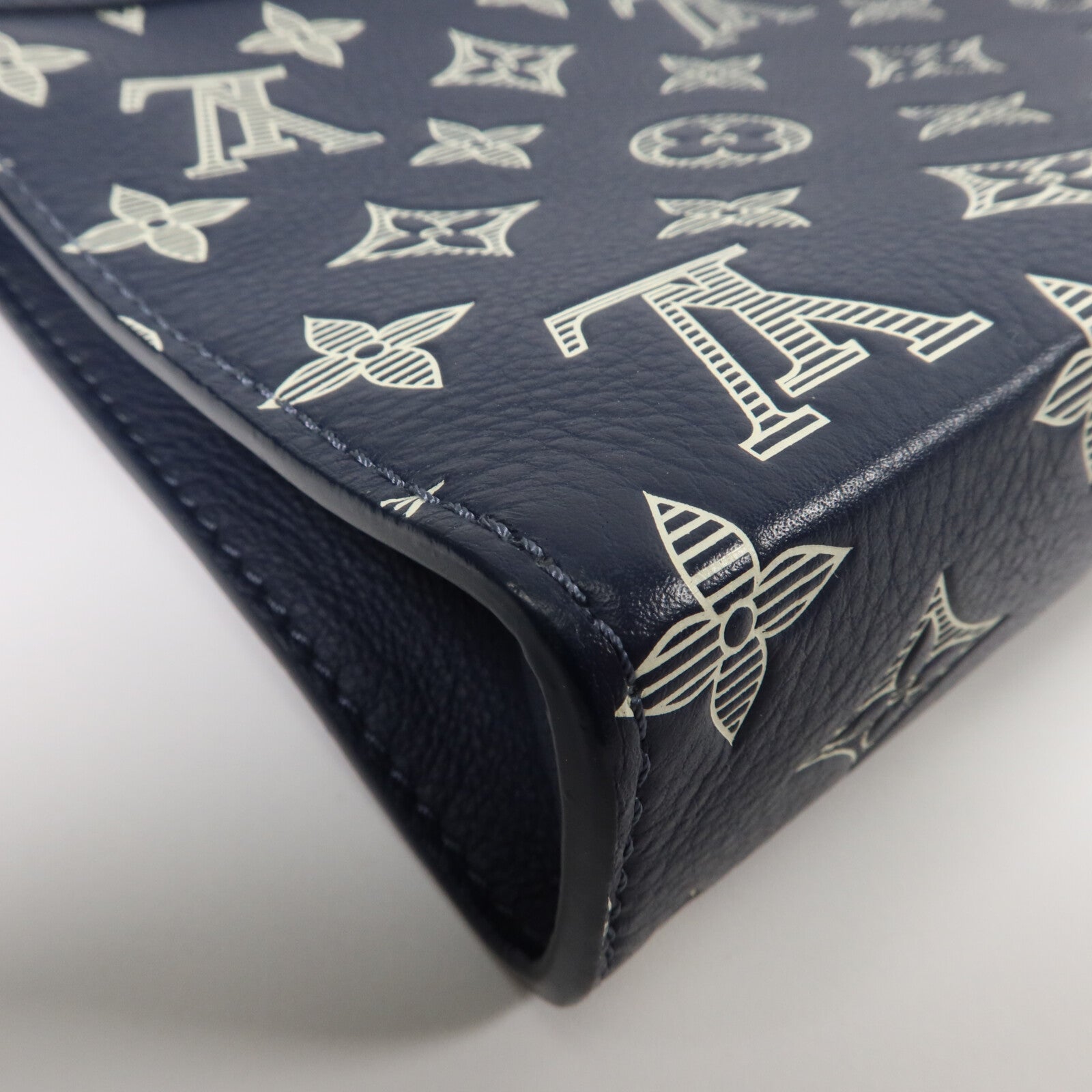 LOUIS VUITTON Monogram Shadow Gaston Wearable Wallet肩背袋