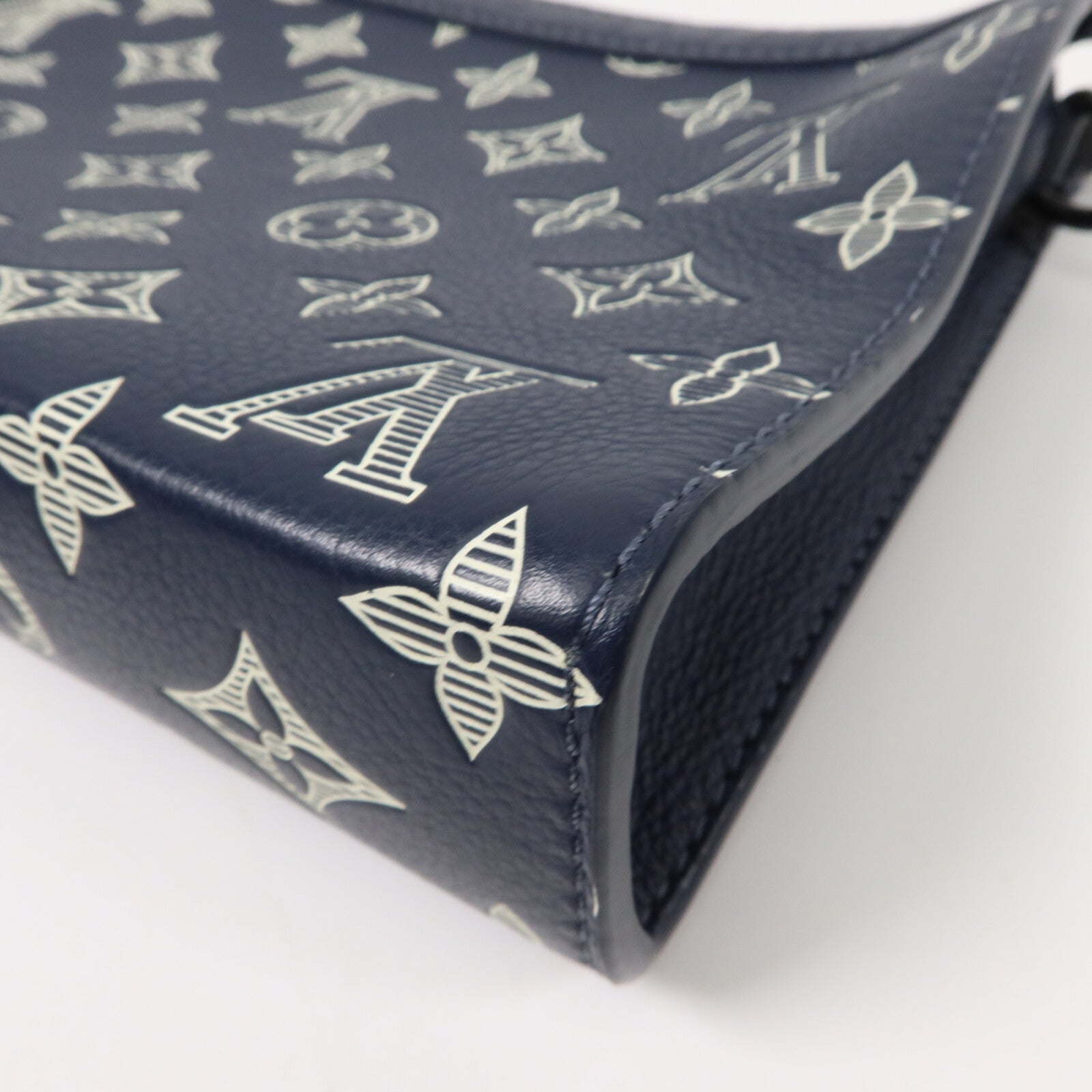 LOUIS VUITTON Monogram Shadow Gaston Wearable Wallet肩背袋