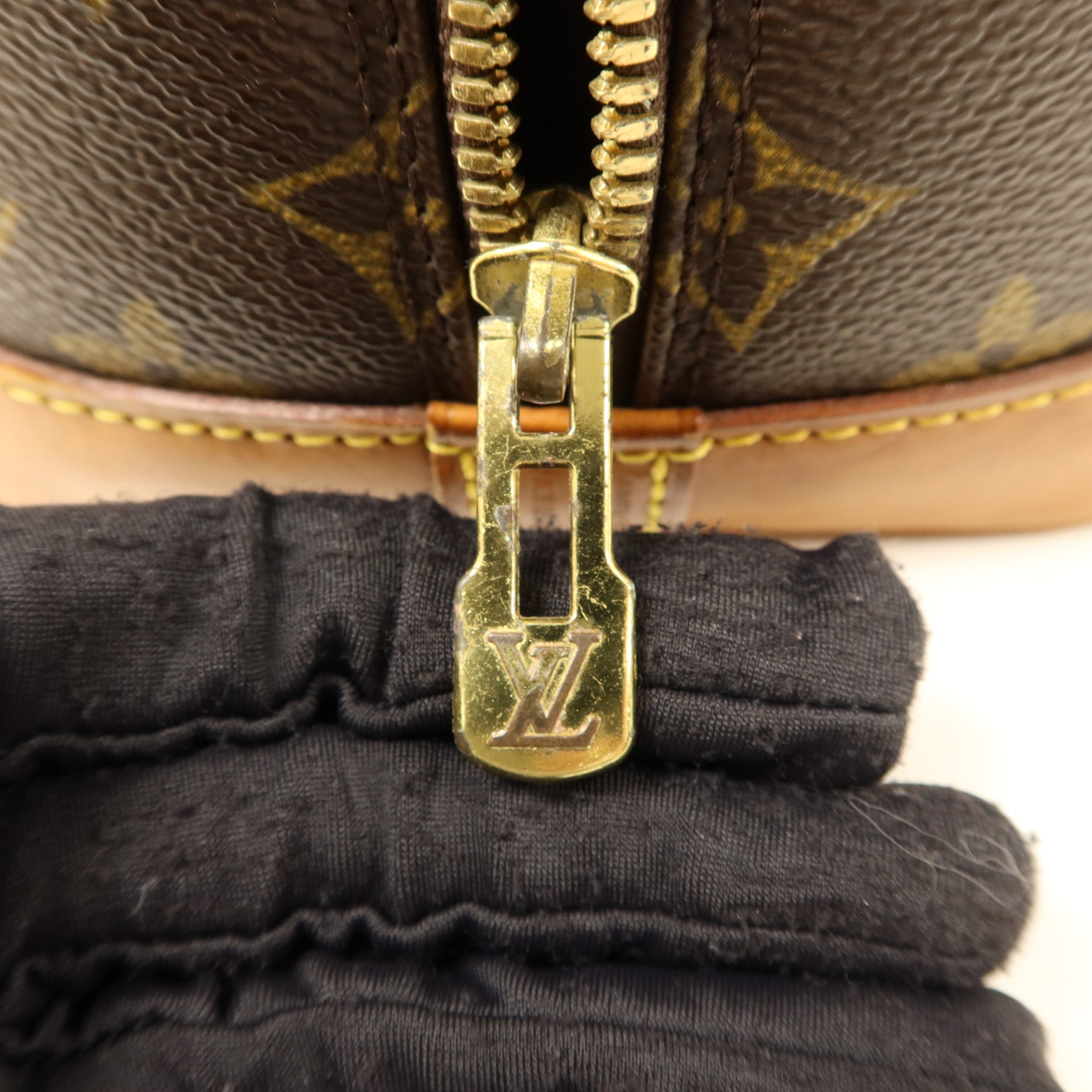 LOUIS VUITTON Monogram Alma金扣手挽袋