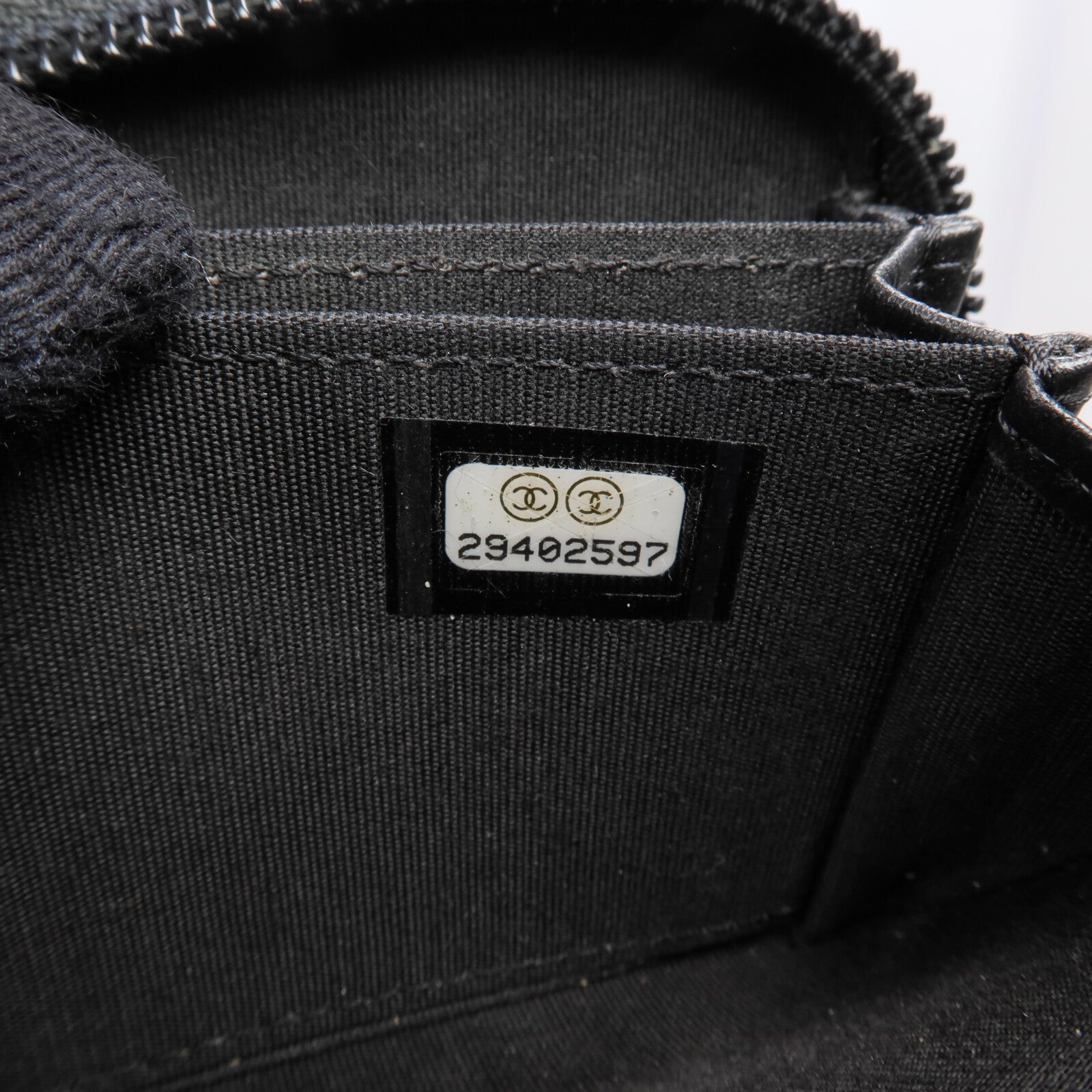 CHANEL 牛皮皮革Boy Card Case金扣卡片套