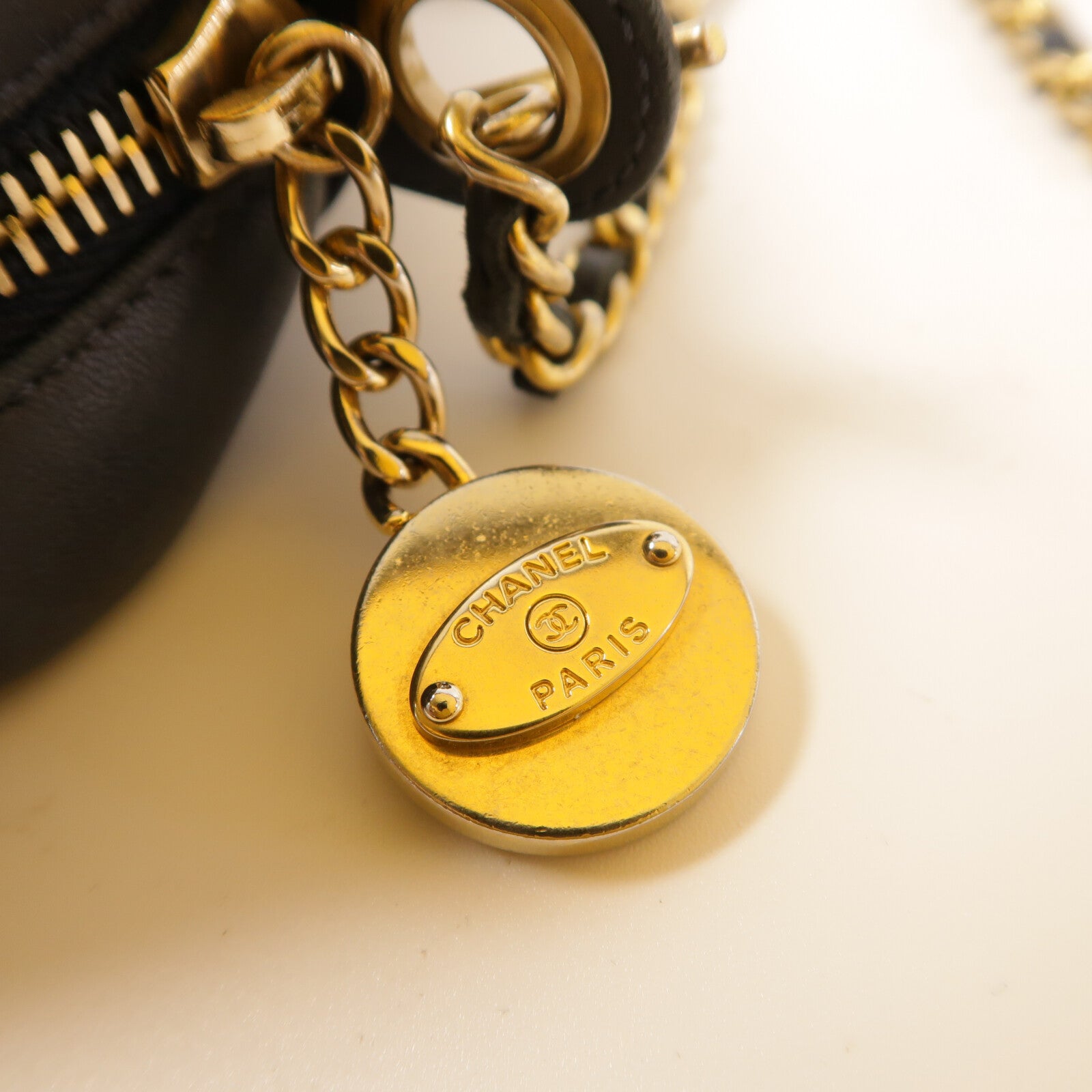 CHANEL 羊皮皮革Camera Bag金扣鏈帶肩背袋