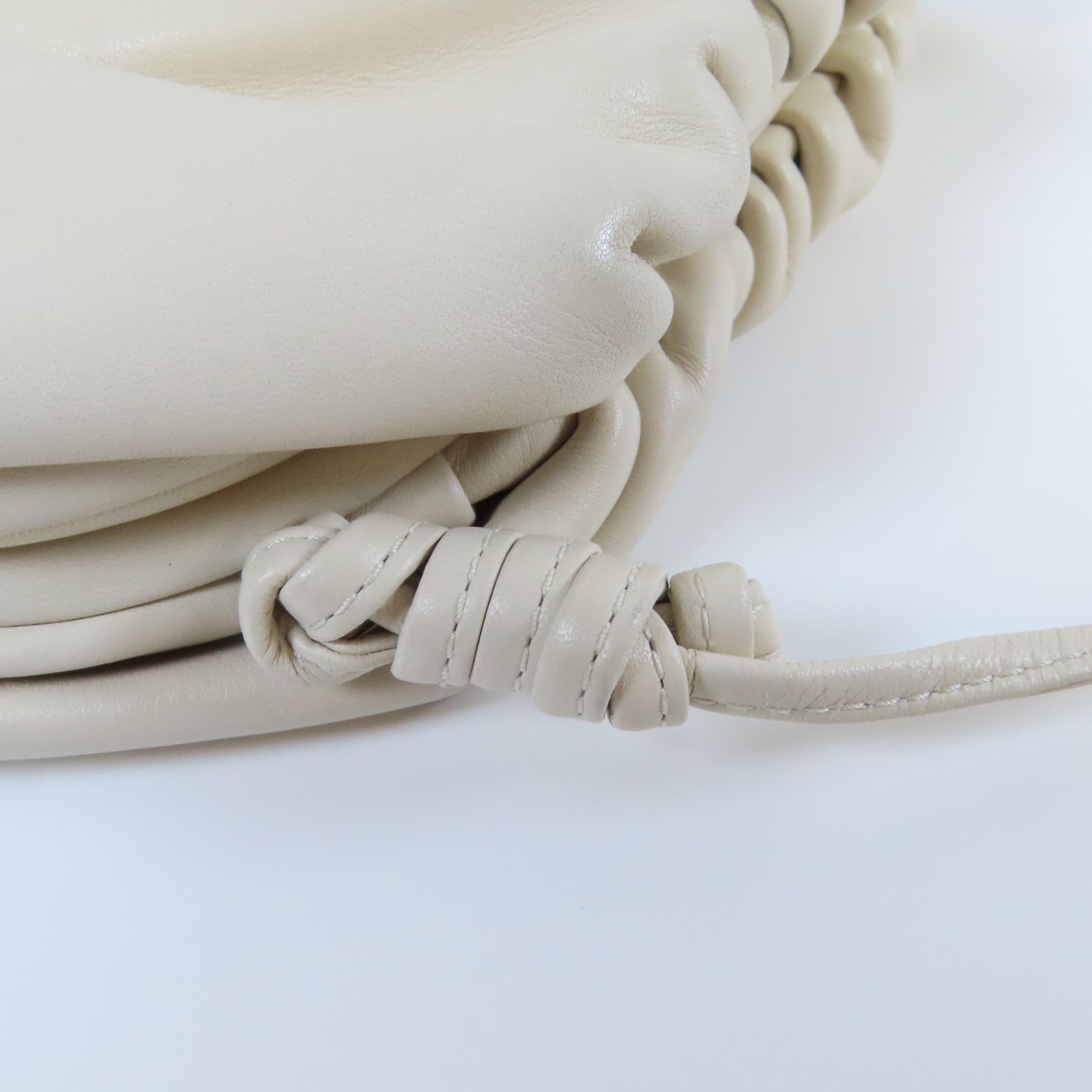 BOTTEGA VENETA **【激減優惠】牛皮皮革Shoulder Bag金扣肩背袋白色
