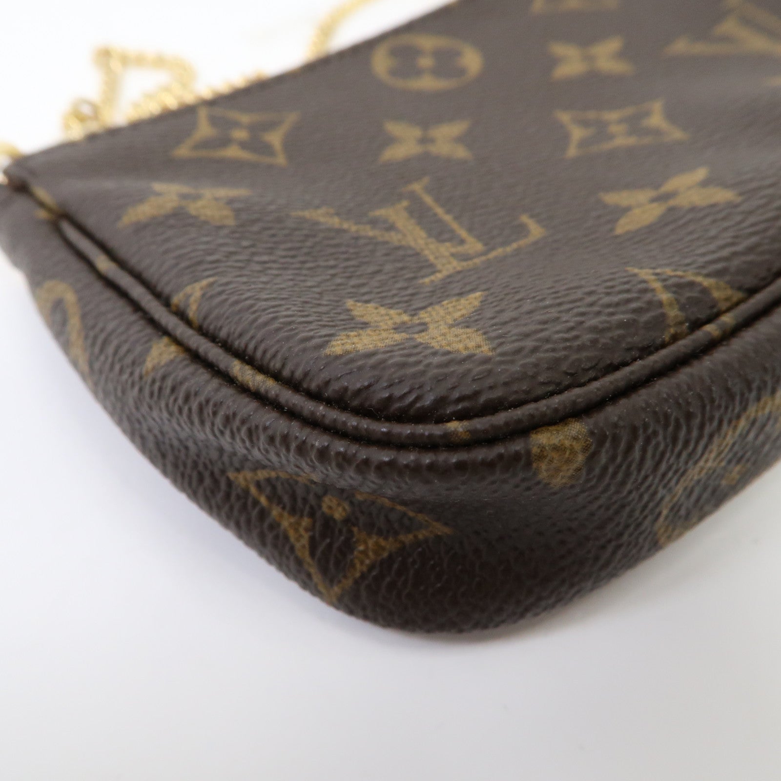 LOUIS VUITTON Monogram Mini Pochette Accessoires金扣手拿包啡色