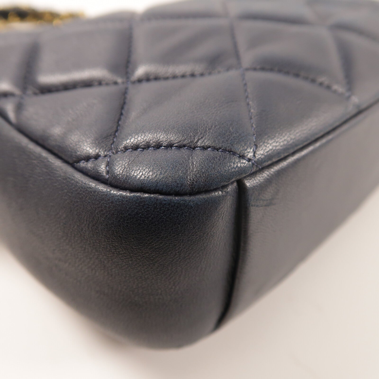 CHANEL 羊皮皮革Camera Bag金扣鏈帶肩背袋