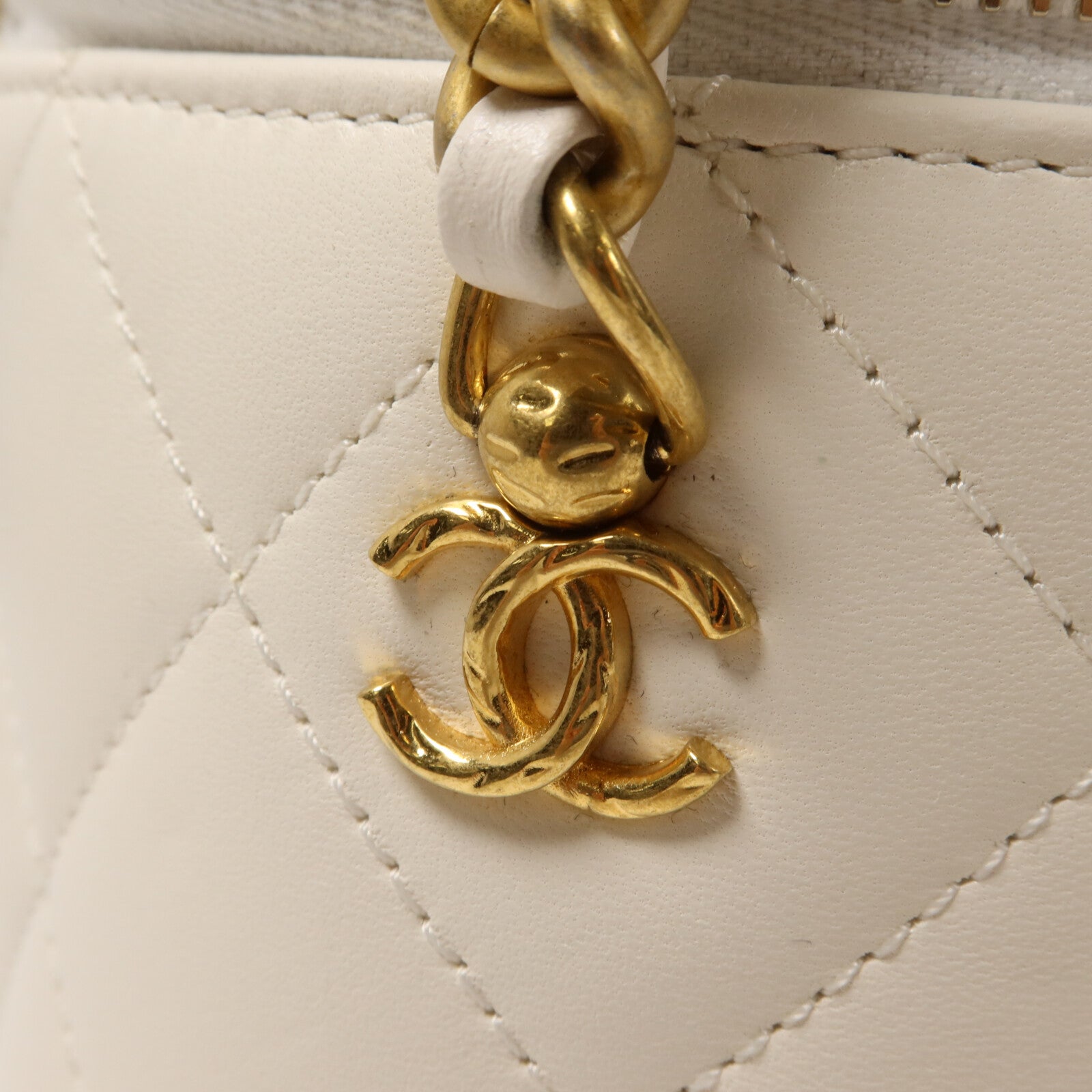CHANEL 羊皮皮革Vanity Case鏈帶肩背袋