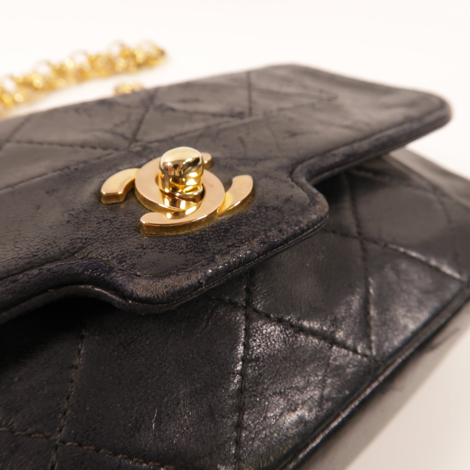 CHANEL 菱格羊皮皮革Chain Shoulder金扣鏈帶肩背袋黑色