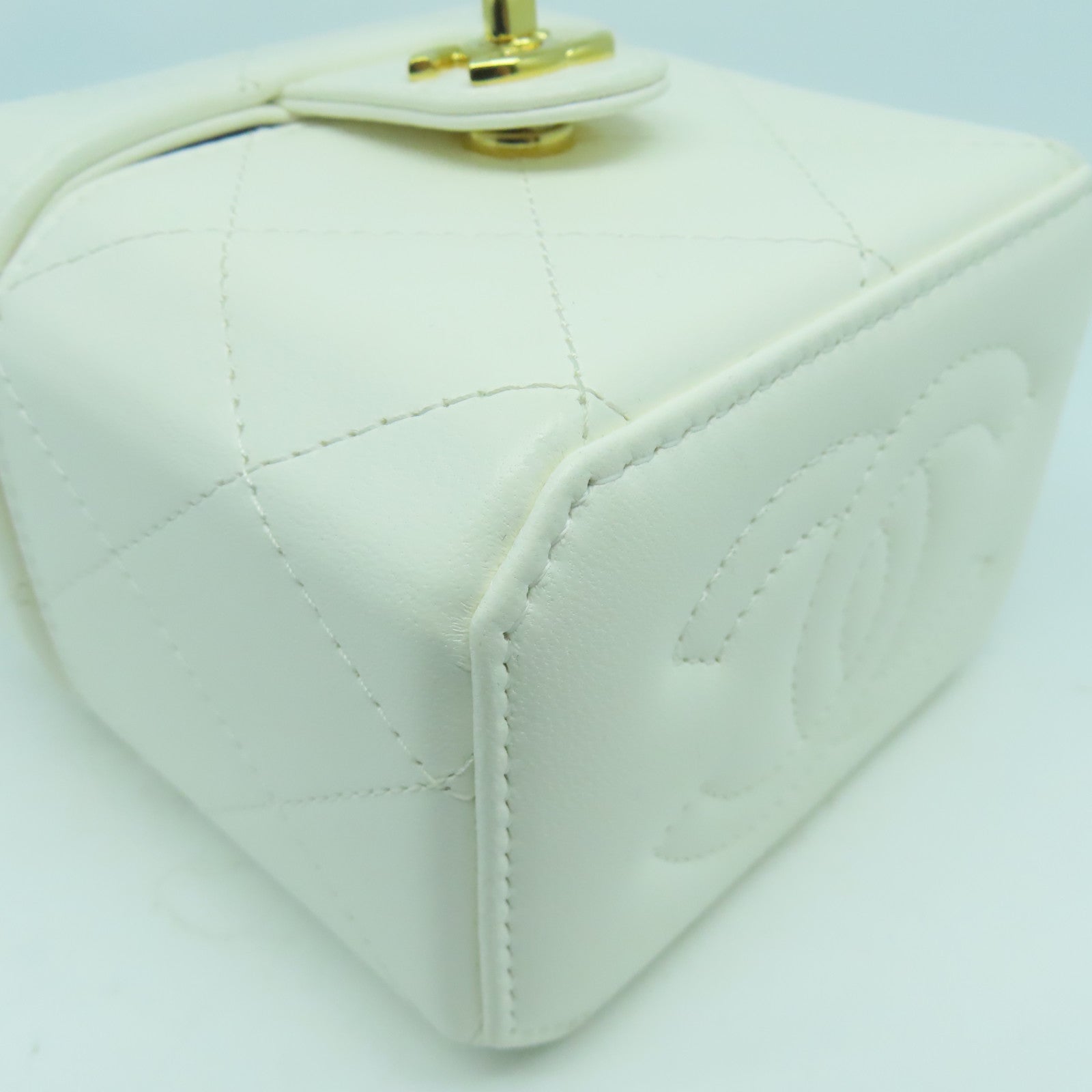 CHANEL 【激減優惠】菱格牛皮皮革Chain Shoulder Bag金扣鏈帶肩背袋白色