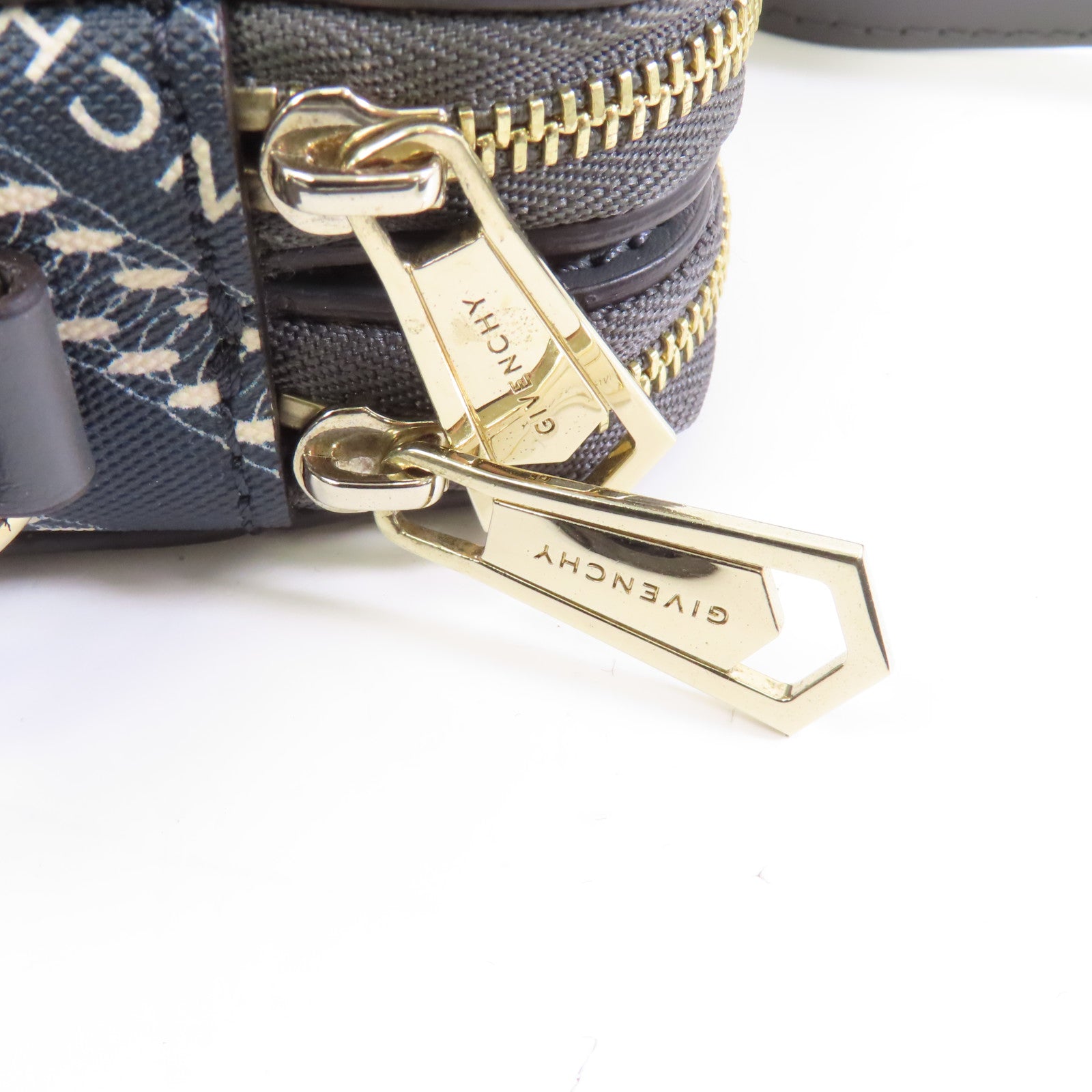 GIVENCHY 牛皮皮革/塗層帆布Shoulder Bag金扣肩背袋白色