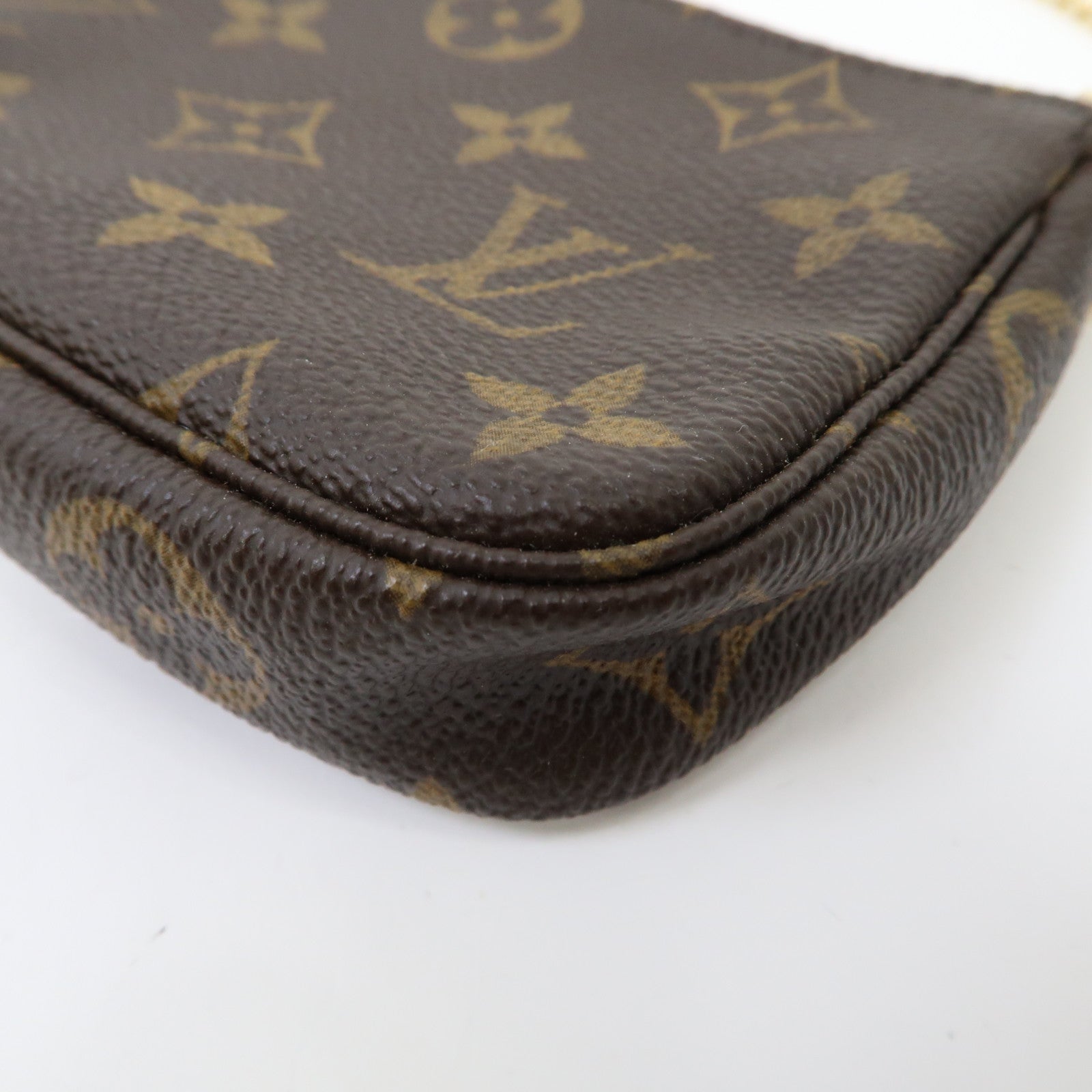 LOUIS VUITTON Monogram Mini Pochette Accessoires金扣手拿包啡色