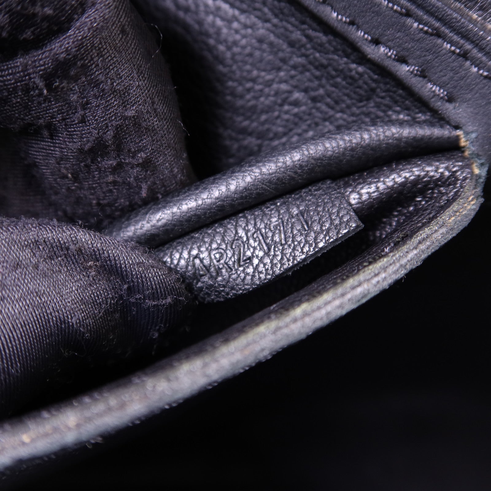 LOUIS VUITTON 牛皮皮革Cuir Obsession Lockit金扣肩背袋