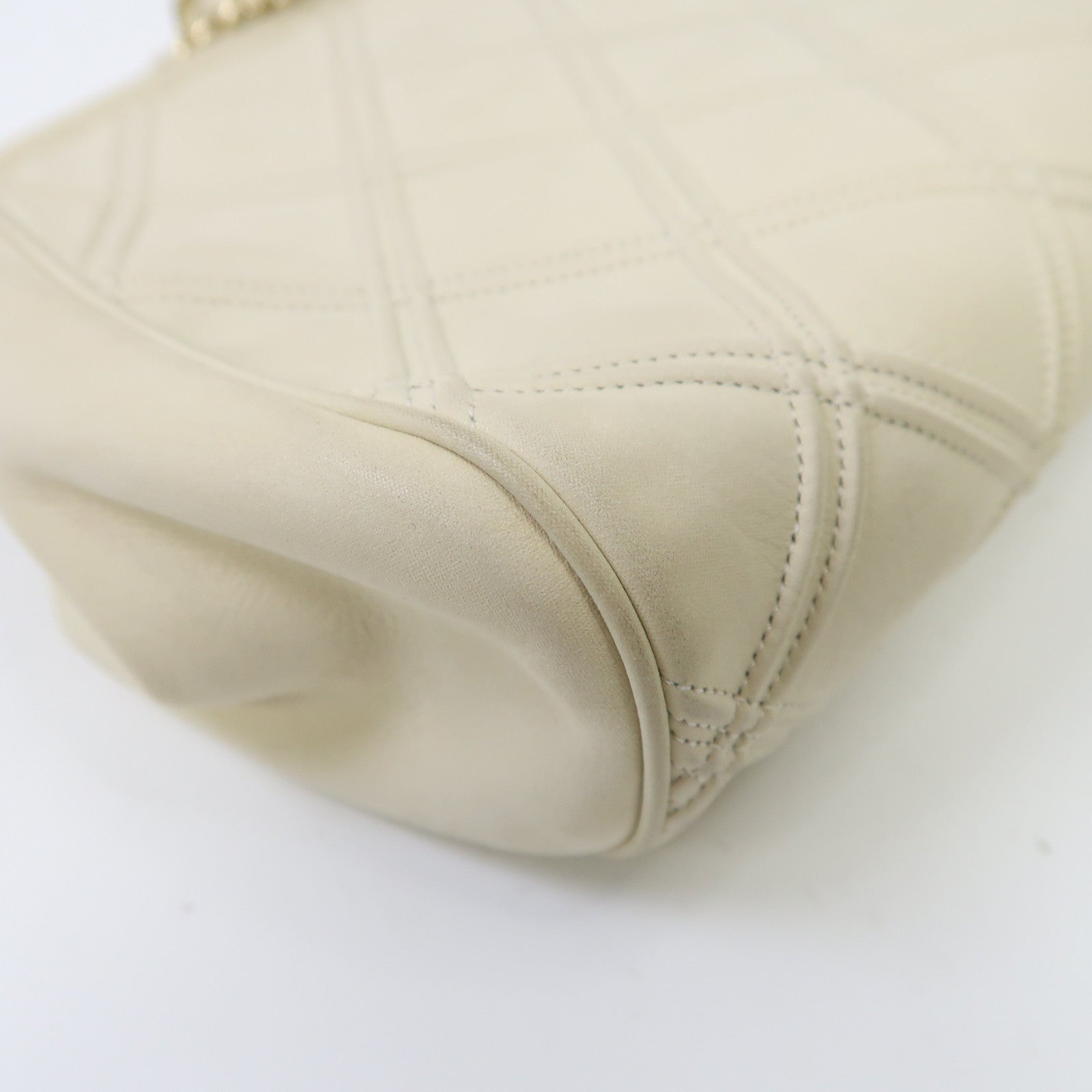 CHANEL 【激減優惠】菱格羊皮皮革Clutch Bag金扣鏈帶肩背袋米色