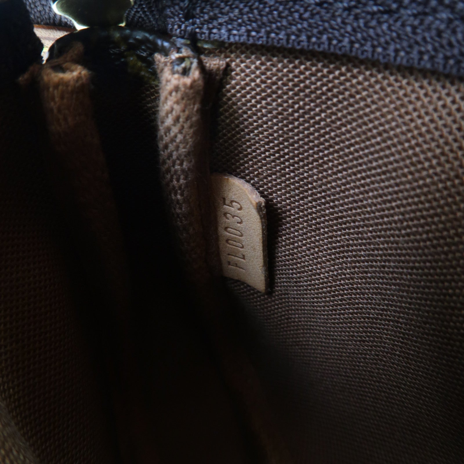 LOUIS VUITTON Monogram Mini Pochette Accessoires金扣手拿包啡色