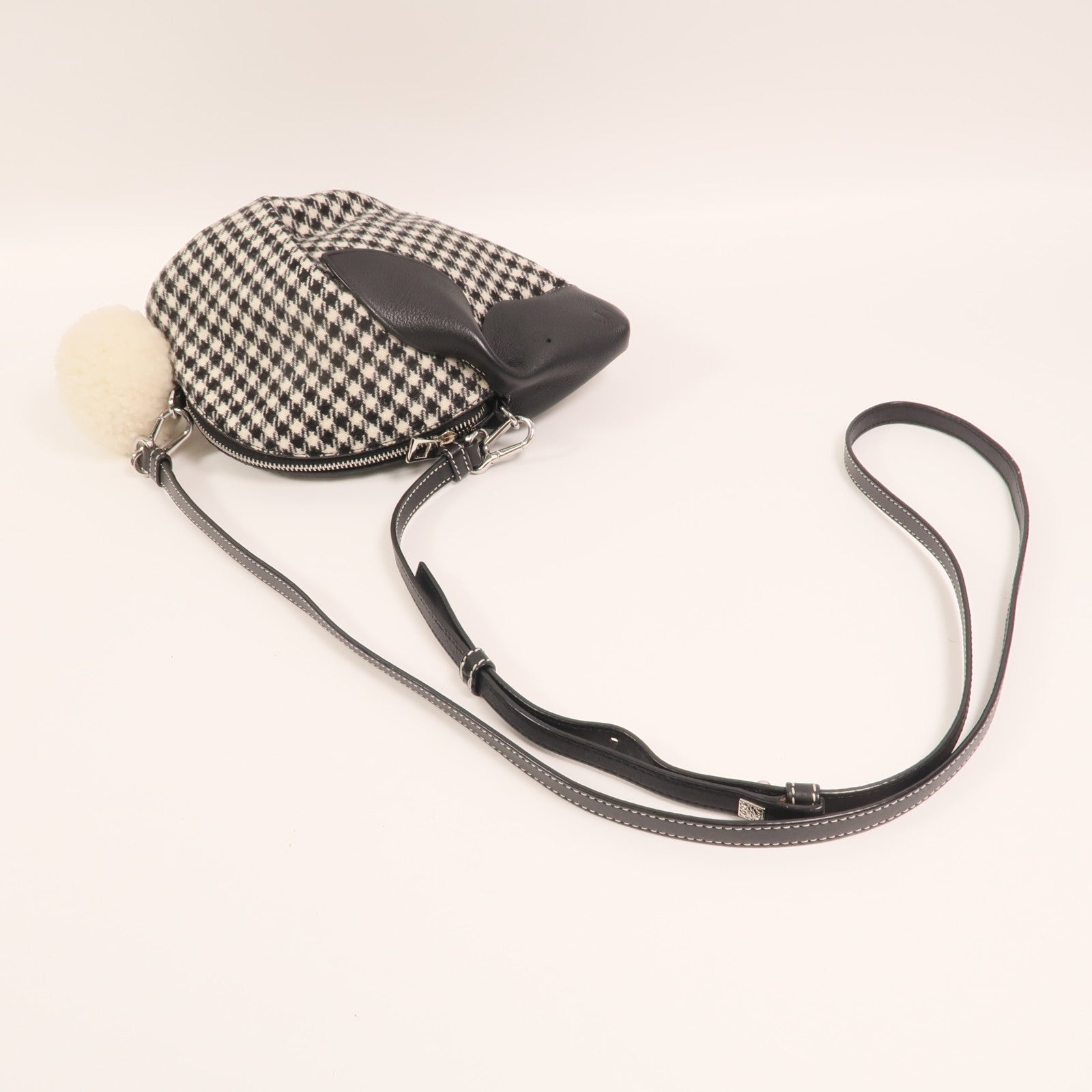 LOEWE 牛皮皮革/針織布料Bunny Mini Bag銀扣肩背袋
