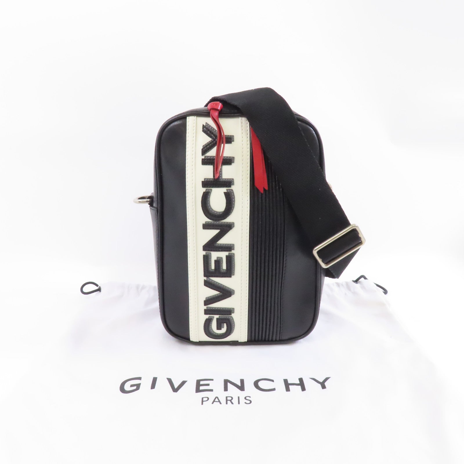 GIVENCHY 皮革Shoulder Bag銀扣肩背袋黑色