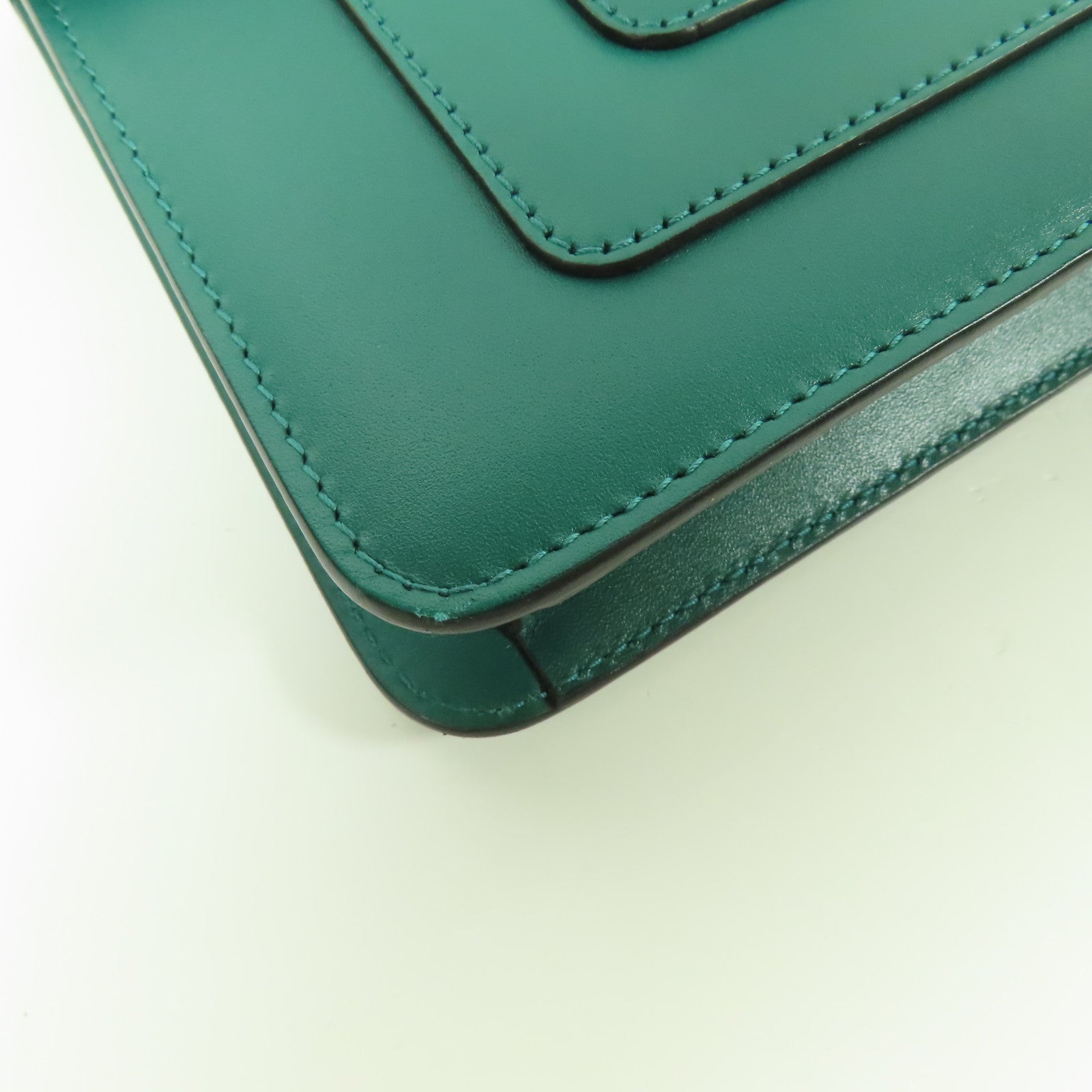 BVLGARI 牛皮皮革Serpenti Forever Shoulder Bag金扣鏈帶肩背