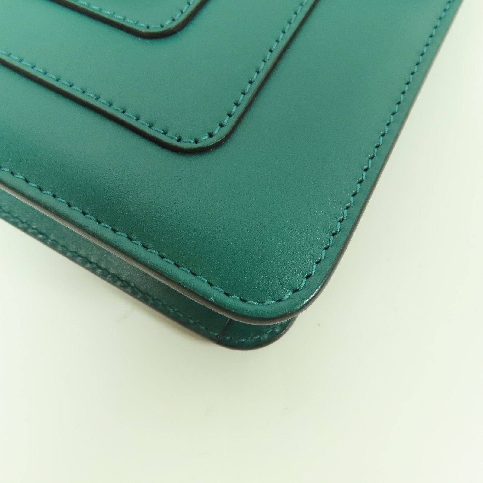 BVLGARI 牛皮皮革Serpenti Forever Shoulder Bag金扣鏈帶肩背