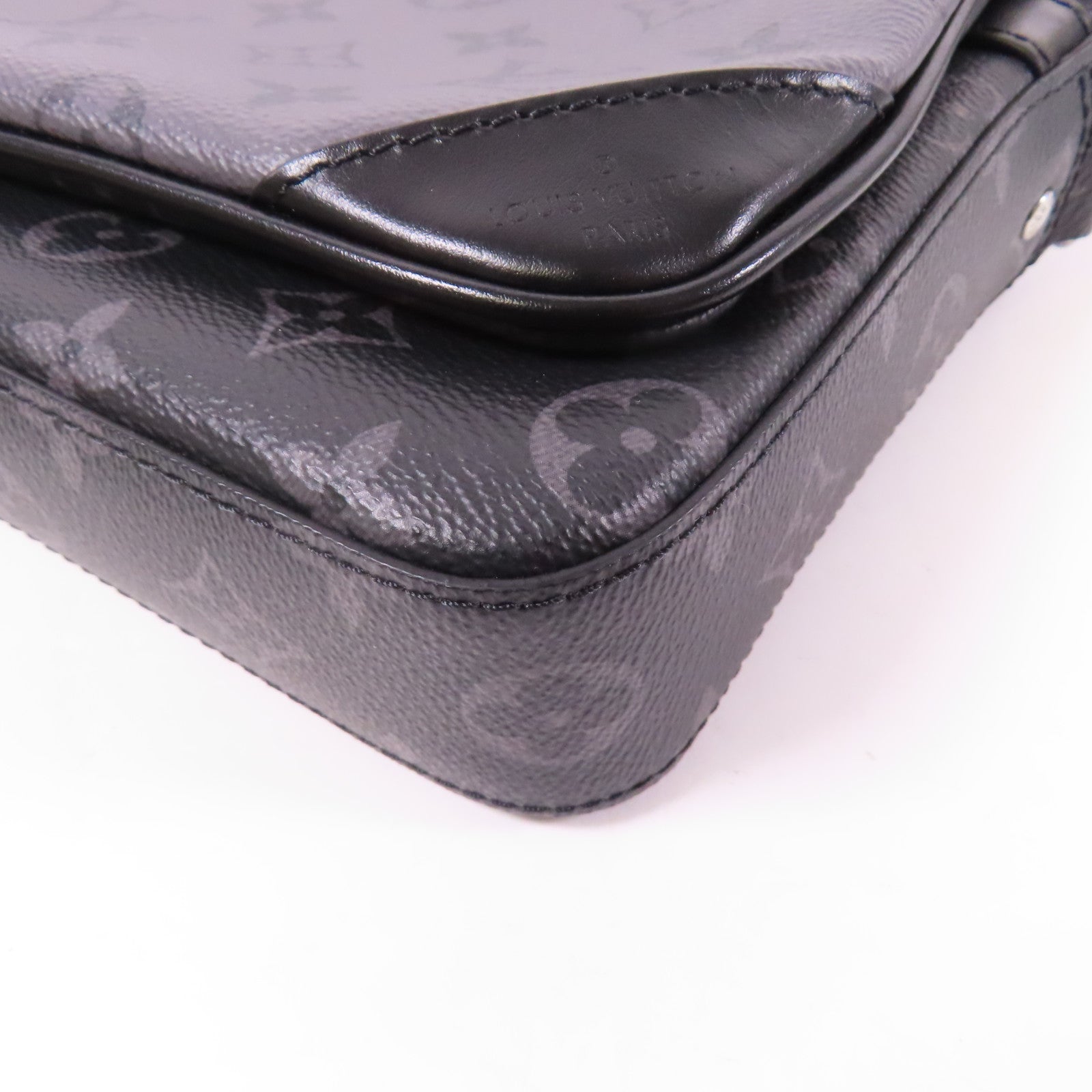 LOUIS VUITTON Monogram Eclipse Reverse Trio Messenger銀扣肩背袋