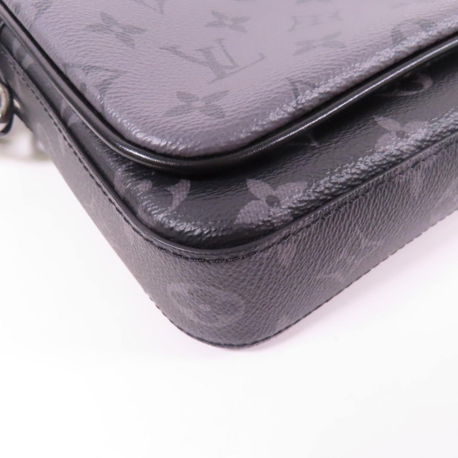 LOUIS VUITTON Monogram Eclipse Reverse Trio Messenger銀扣肩背袋