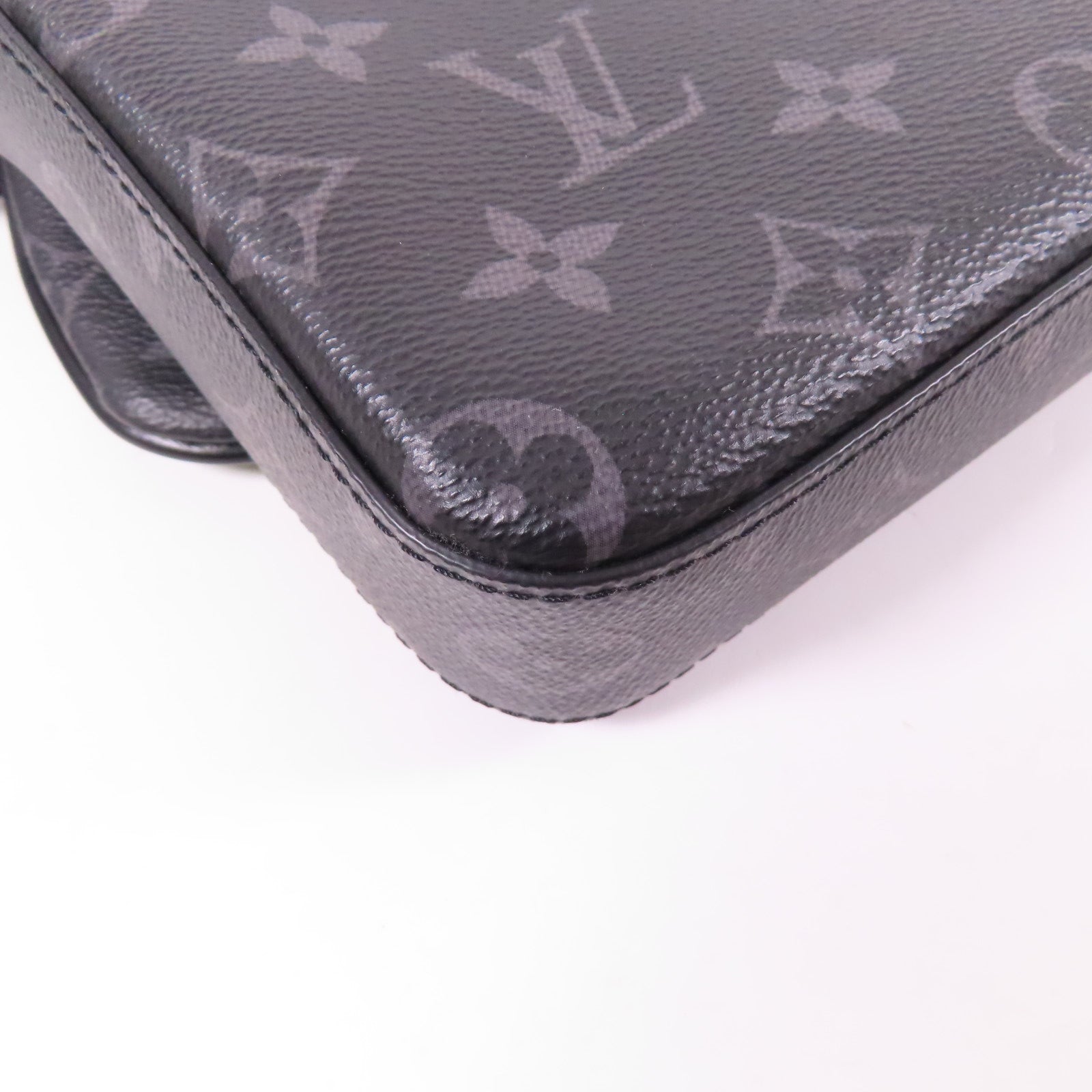 LOUIS VUITTON Monogram Eclipse Reverse Trio Messenger銀扣肩背袋