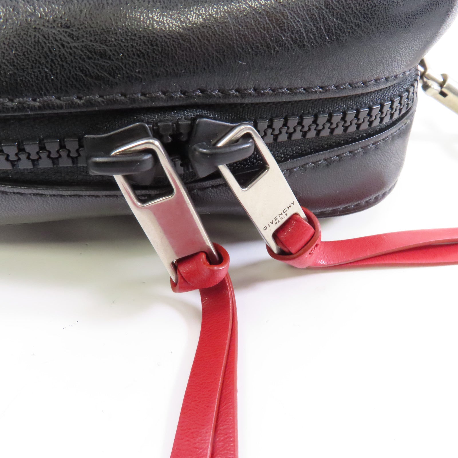 GIVENCHY 皮革Shoulder Bag銀扣肩背袋黑色