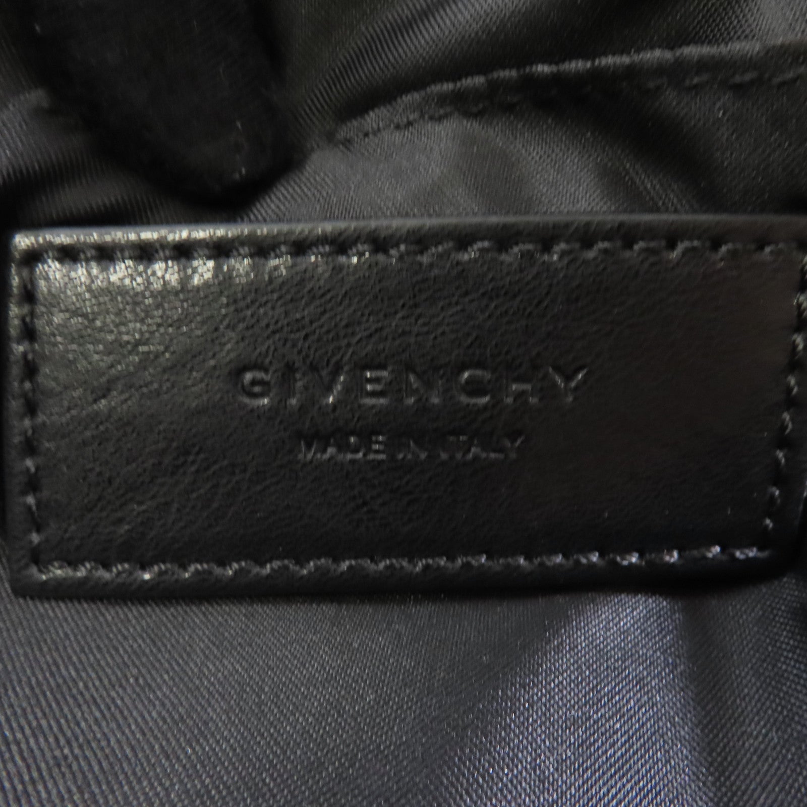 GIVENCHY 皮革Shoulder Bag銀扣肩背袋黑色