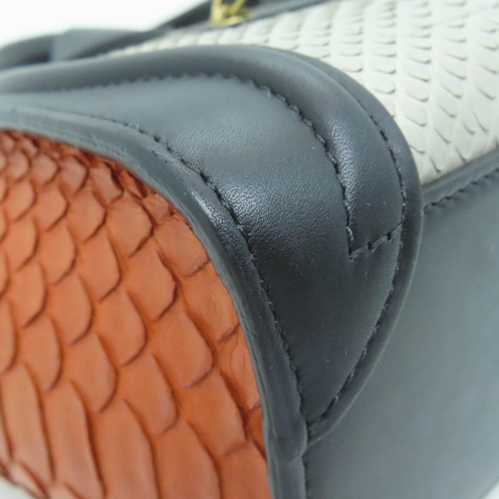 CELINE 【激減優惠】蛇皮皮革Nano Luggage金扣手挽肩背兩用袋灰色/黑色/啡色