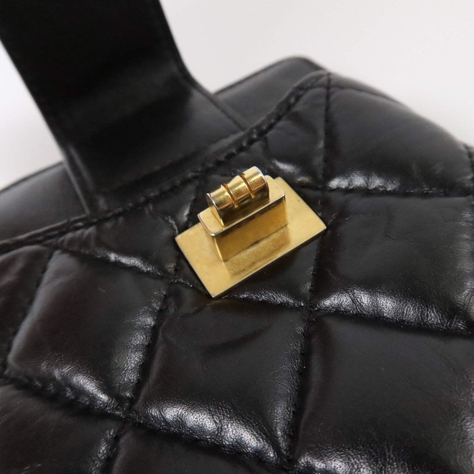 CHANEL 牛皮皮革2.55 Reissue Phone Holder With Chain金扣鏈帶肩背袋