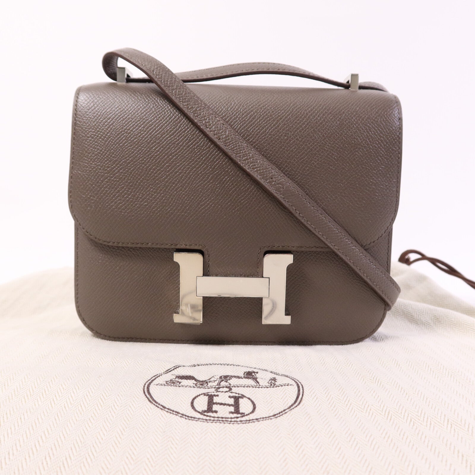 HERMES Epsom皮革Constance Mini銀扣肩背袋Etain