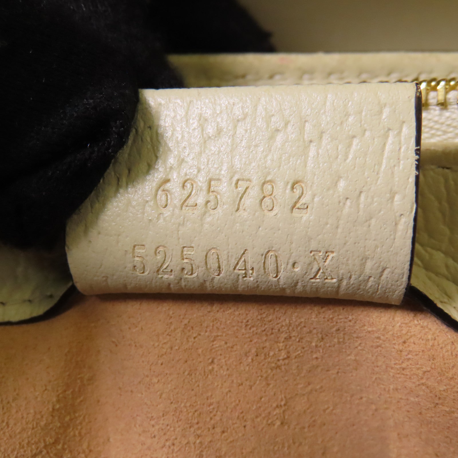 GUCCI 【激減優惠】塗層帆布GG Emboss Messenger Bag金扣肩背袋