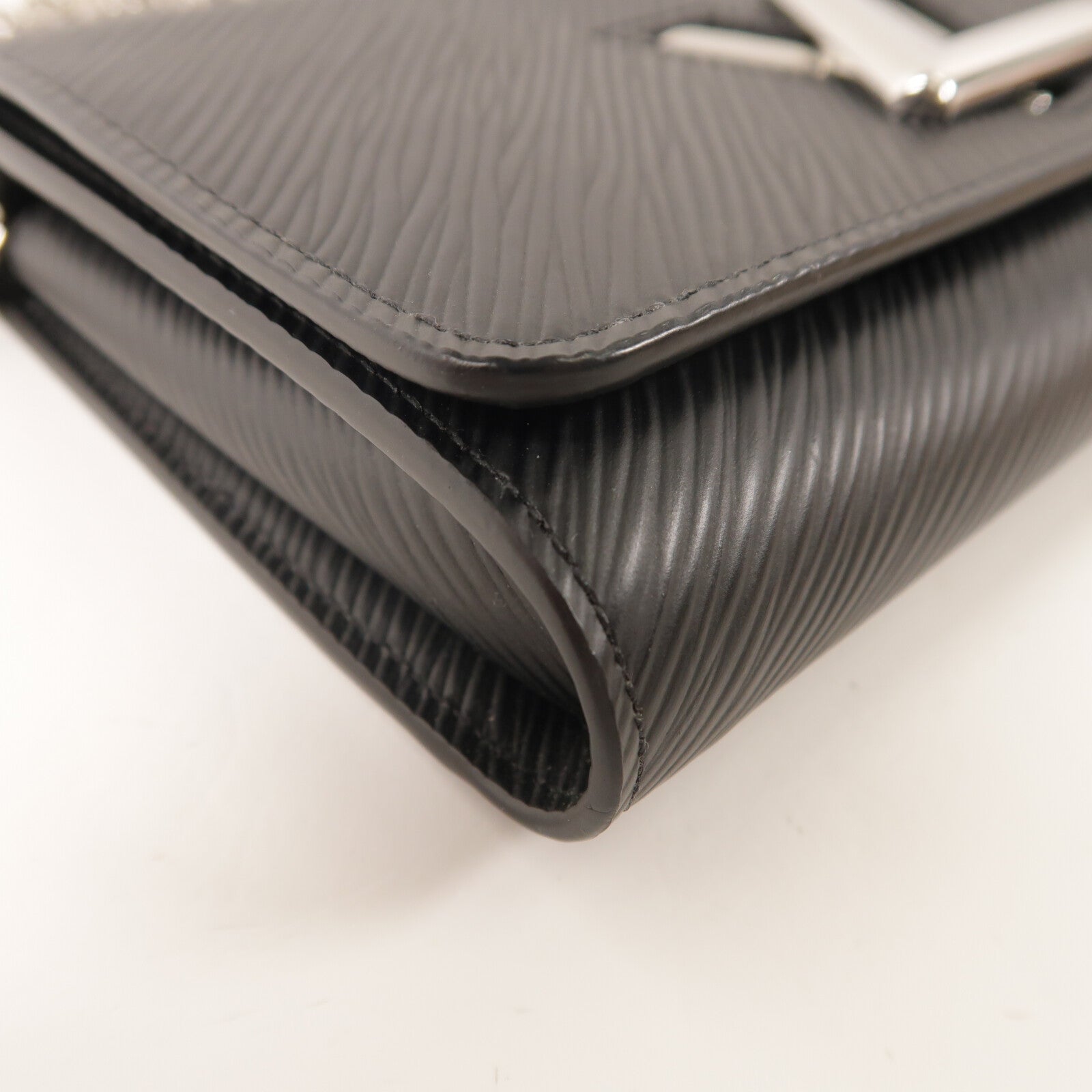 LOUIS VUITTON Epi Portefuille Twist Chain Wallet鏈帶肩背袋