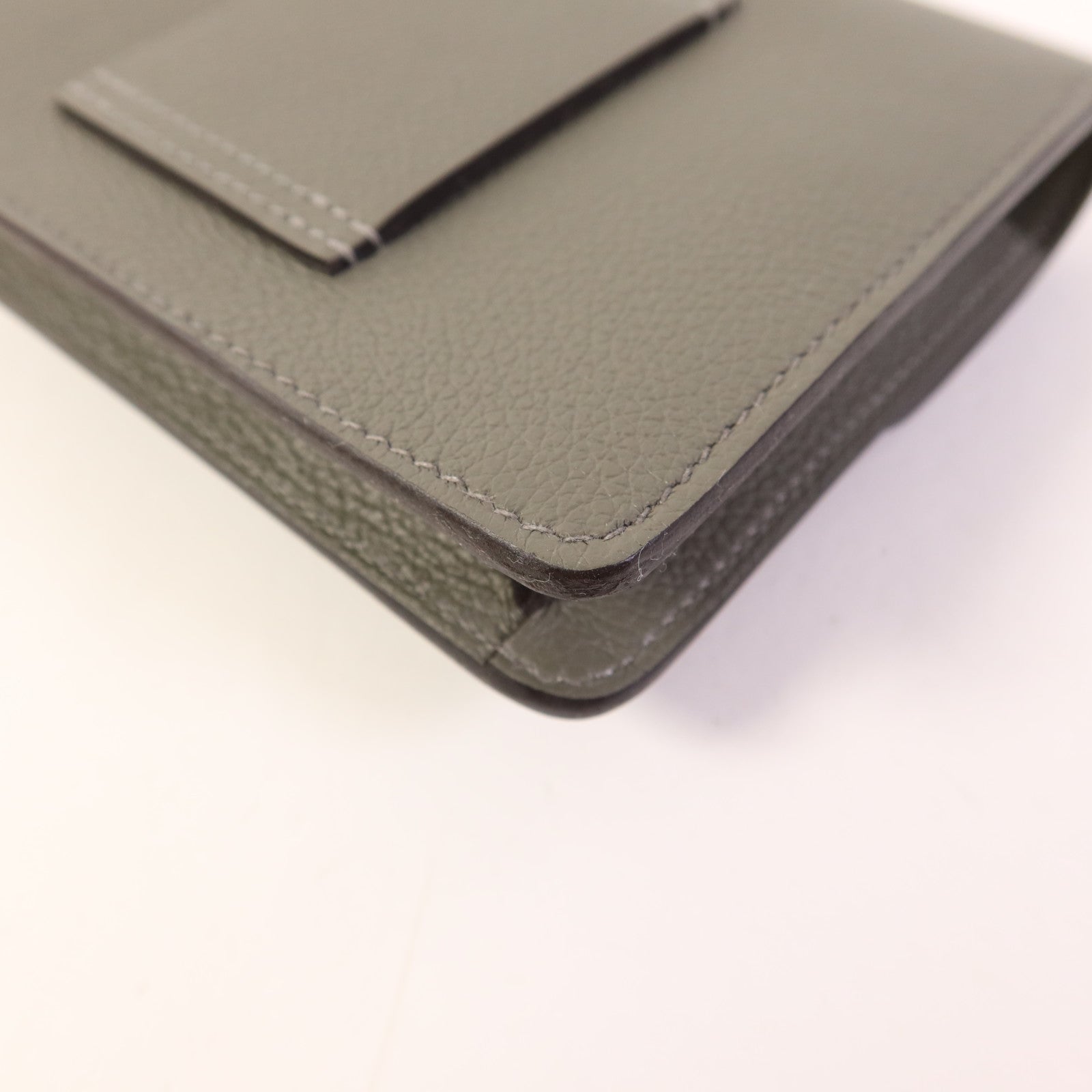 HERMES Evercolor皮革Roulis Slim金扣手拿包Gris Meyer