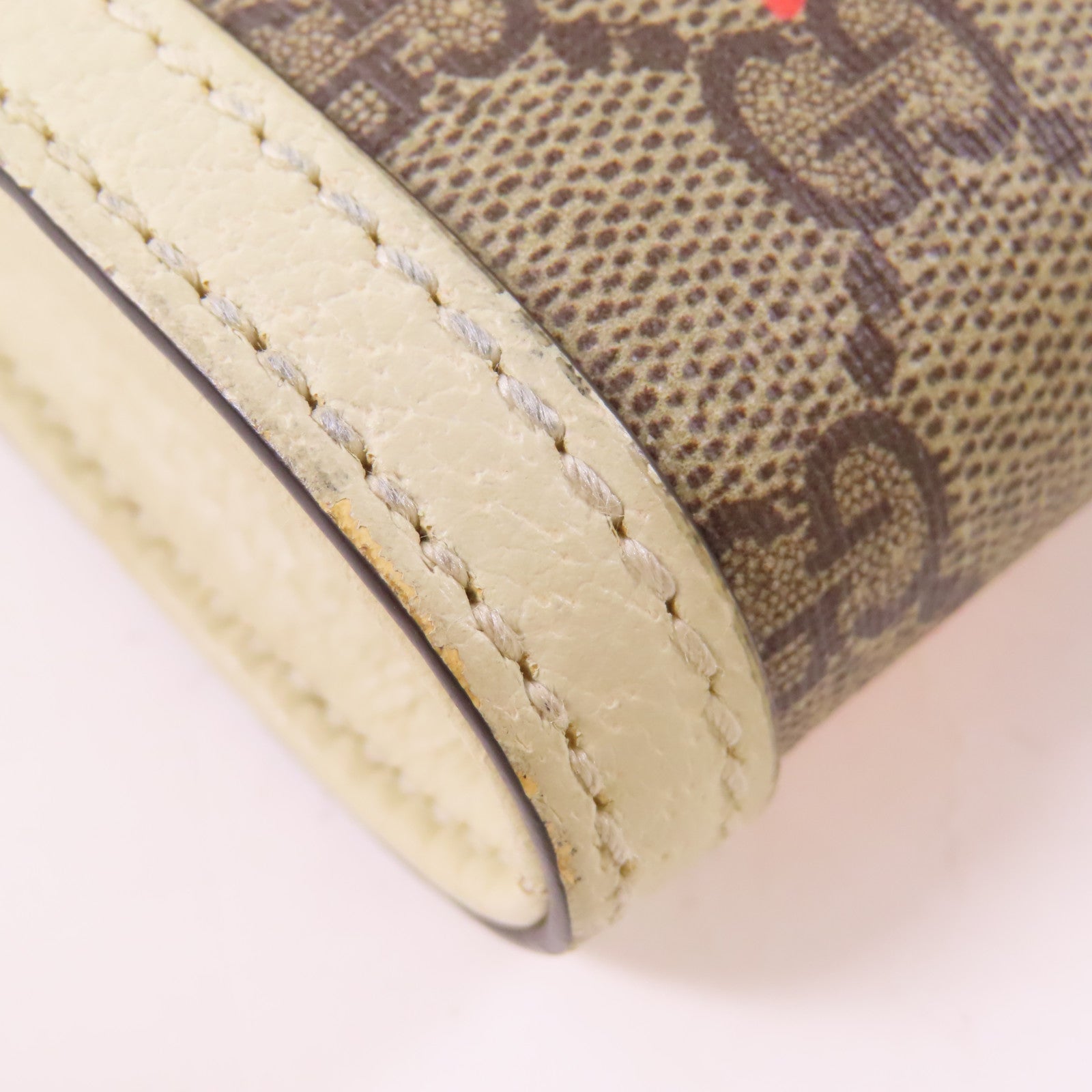GUCCI 【激減優惠】塗層帆布GG Emboss Messenger Bag金扣肩背袋